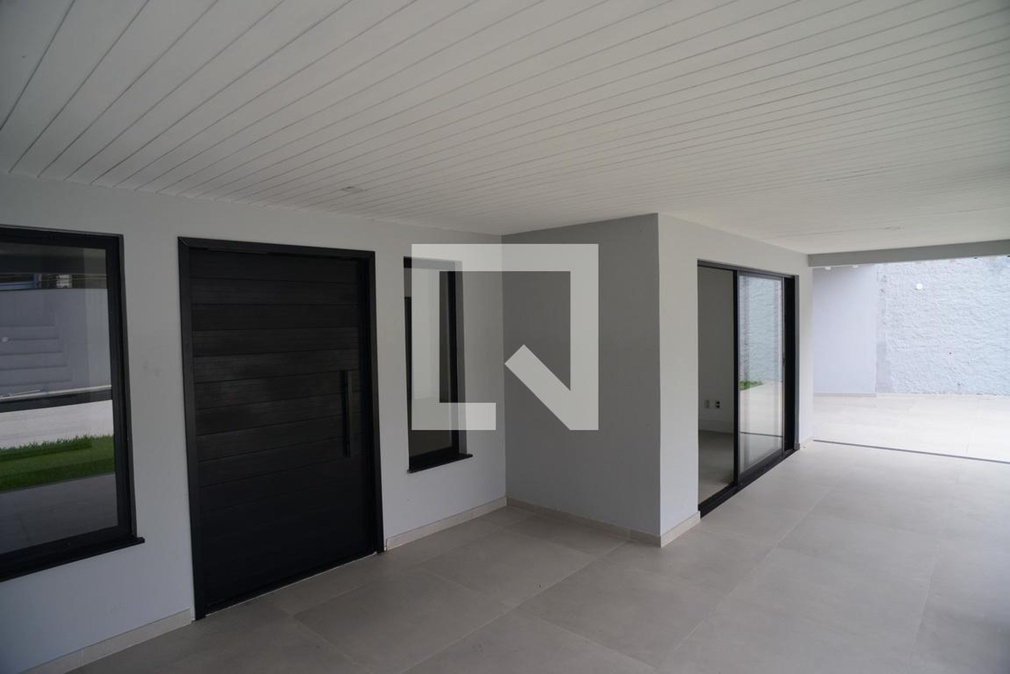 Entrada Social Condomínio em Rua Engenheiro Neves da Rocha, 205