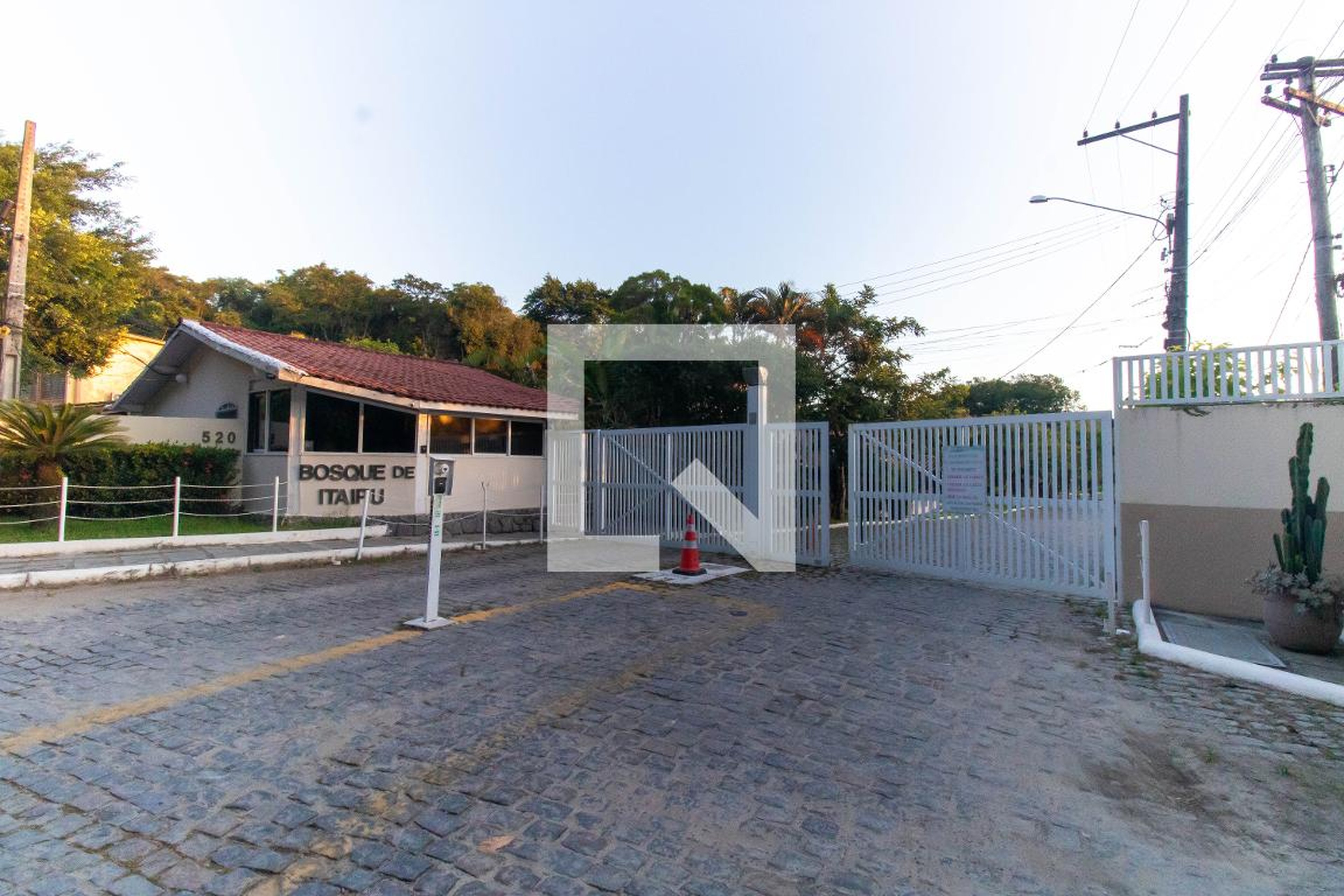 Fachada Condomínio em Estrada Marino Nunes Vieira, 520