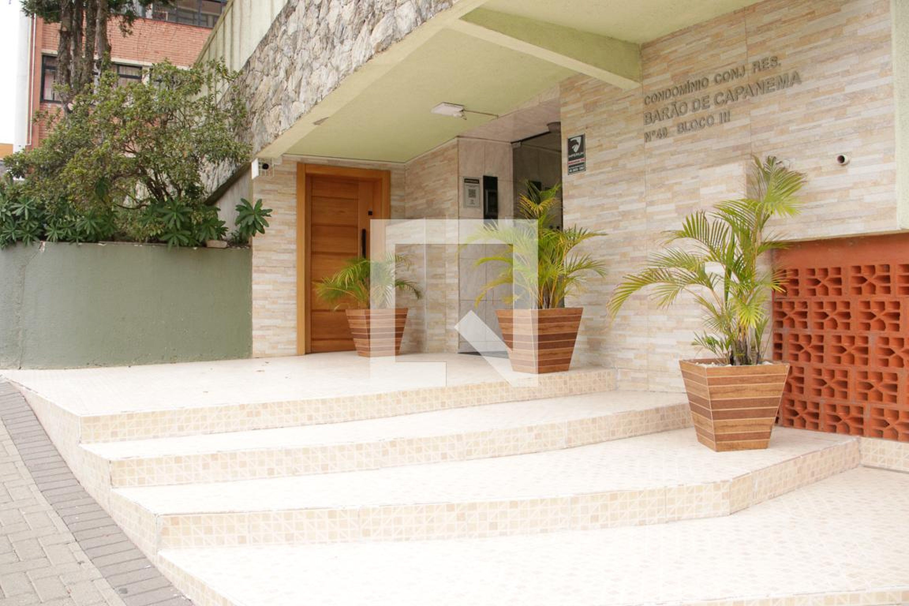 Fachada Condomínio em Rua Poeta Francisco Ferreira Leite, 30