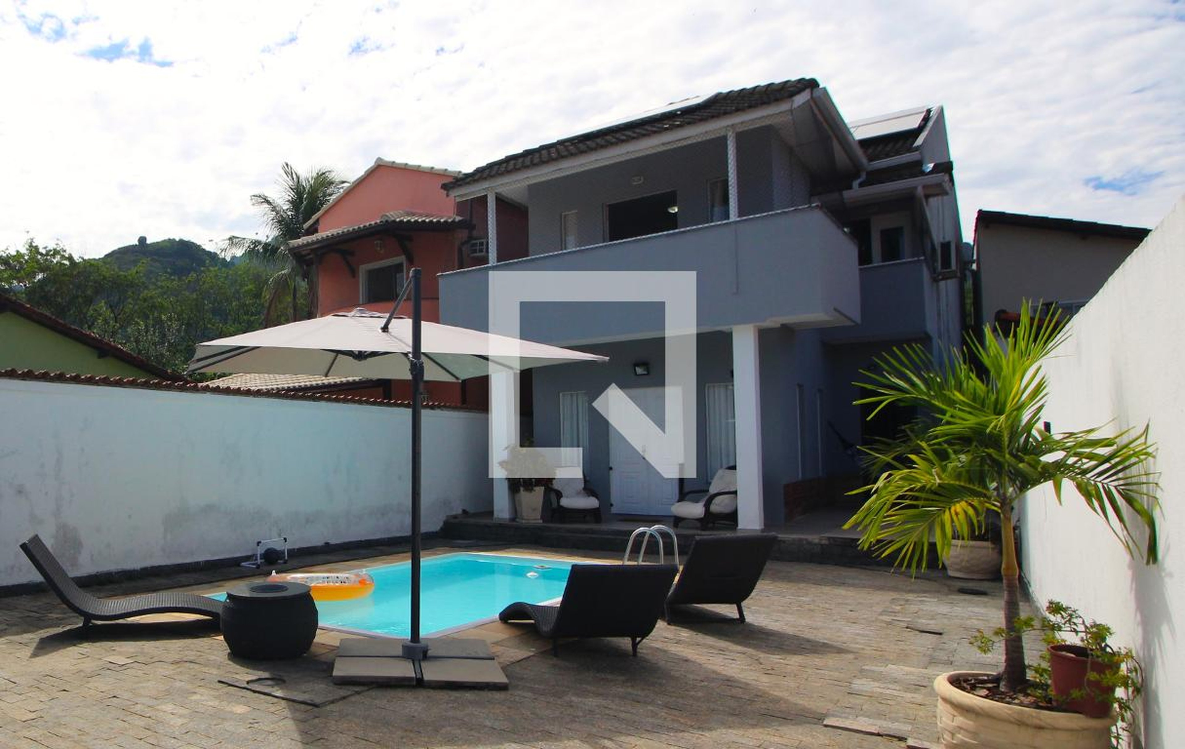 Fachada Condomínio em Rua Imbúia, 318