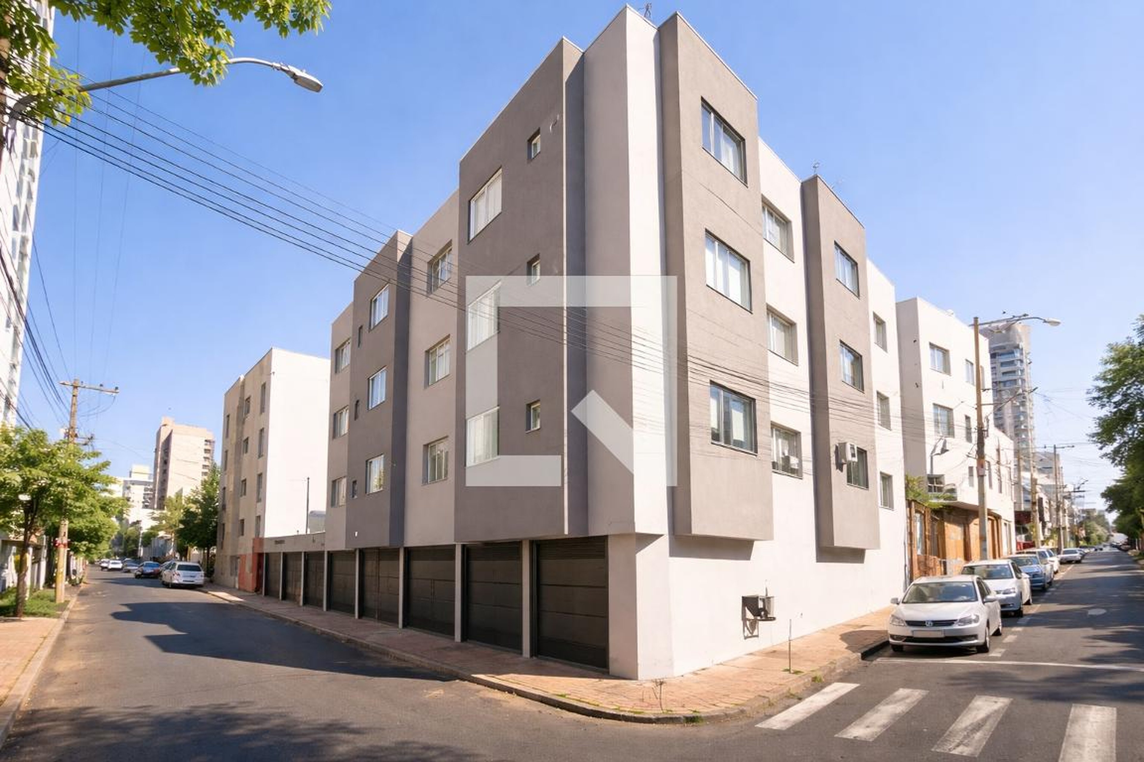 Fachada Condomínio em Rua Eduardo de Oliveira, 289