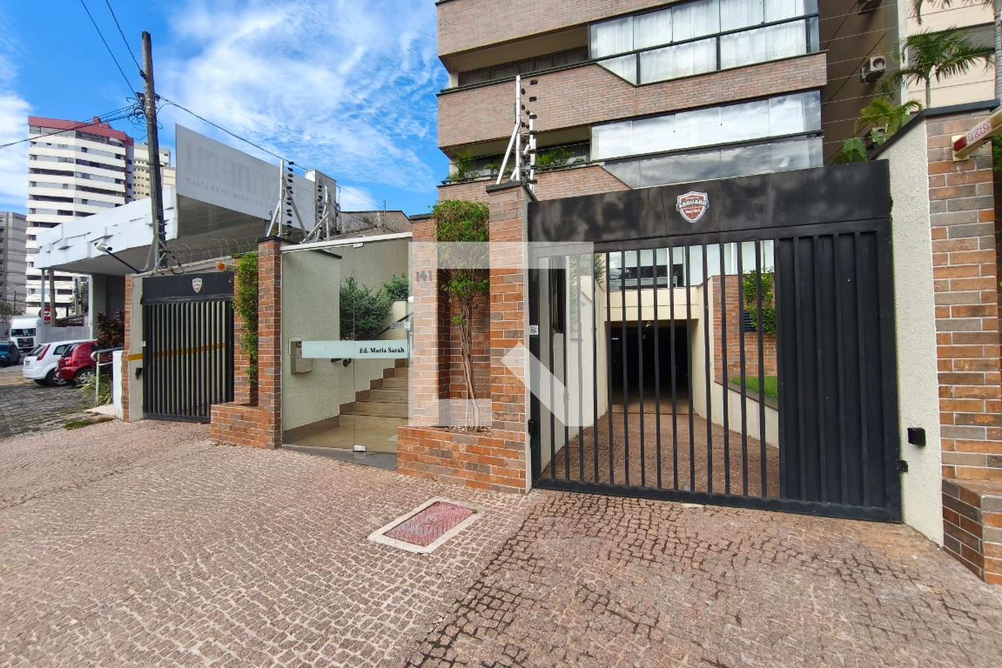 Fachada do Condomínio Edifício Maria Sarah
