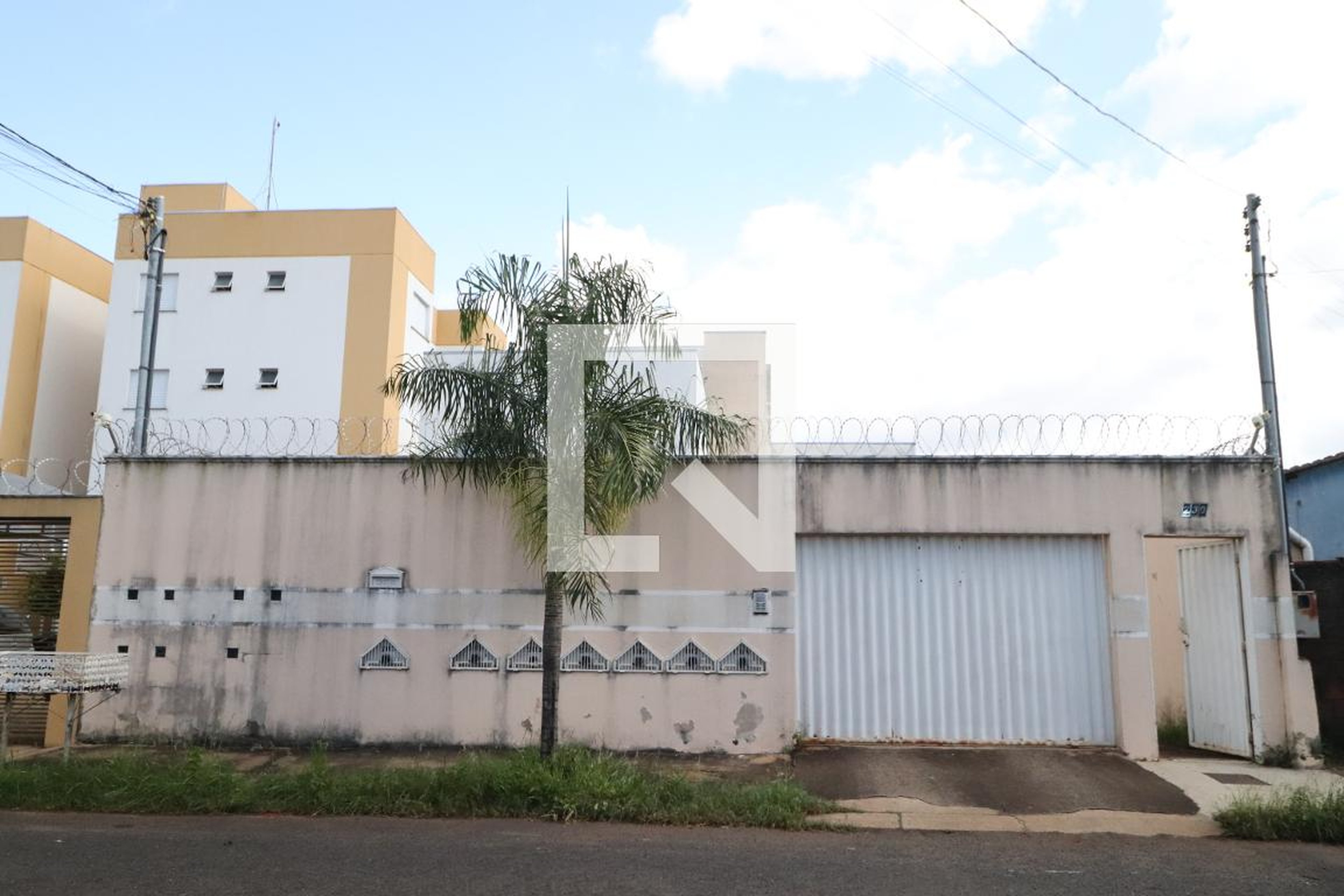 Fachada Condomínio em Rua Flávio de Oliveira, 230