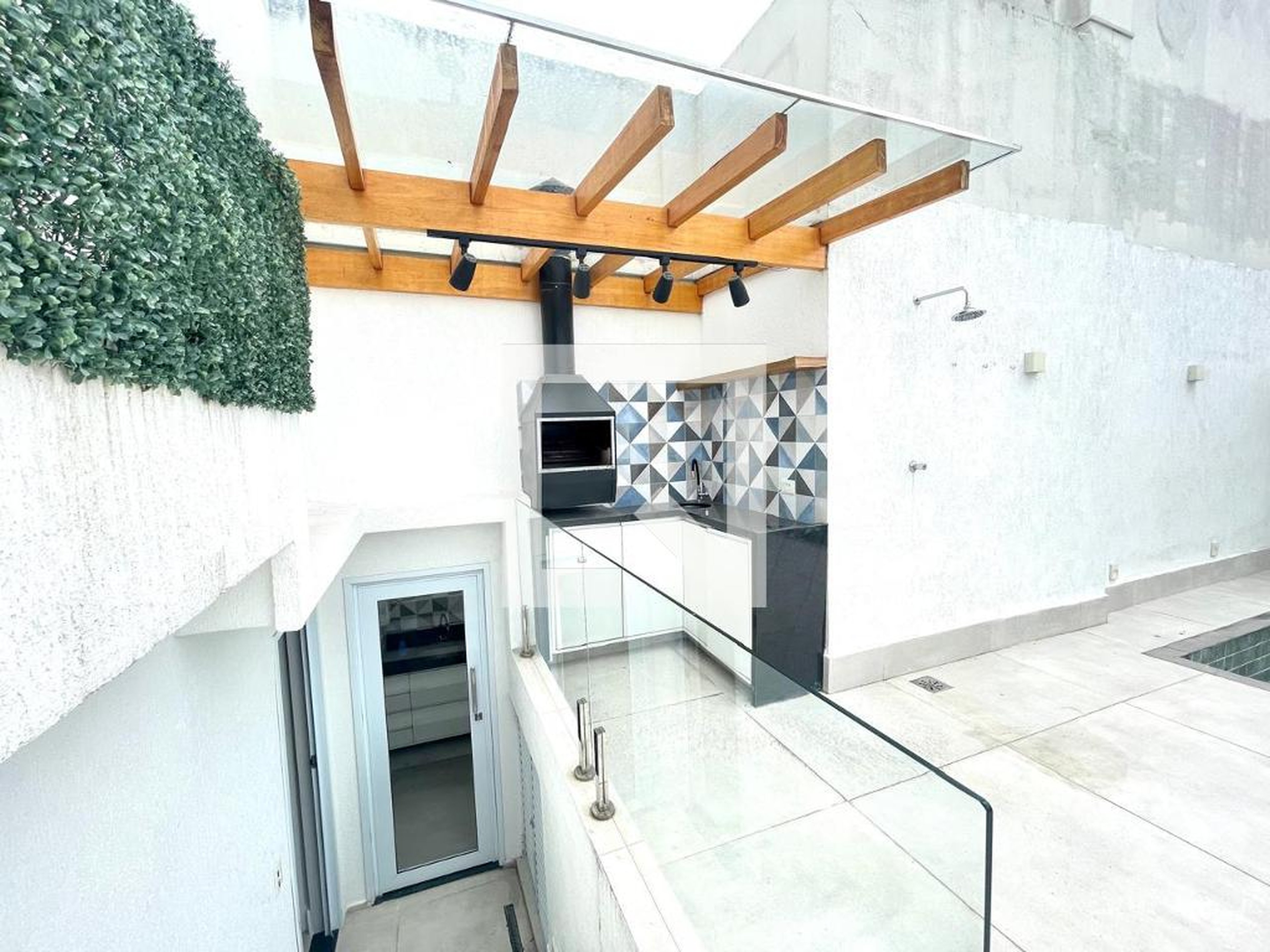 Área externa - Thais