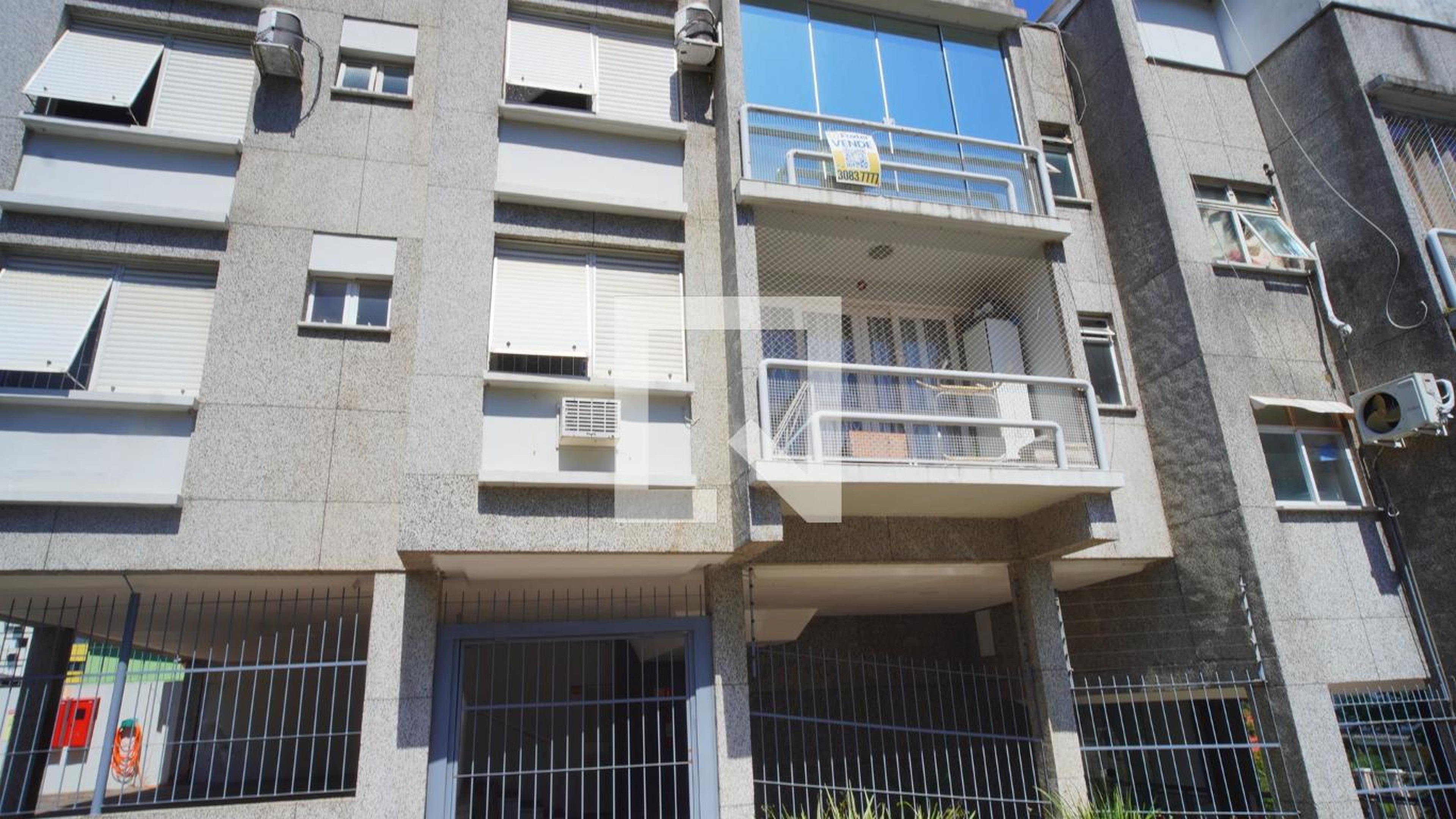 Fachada do Prédio Condomínio em Rua Irene Capponi Santiago, 161