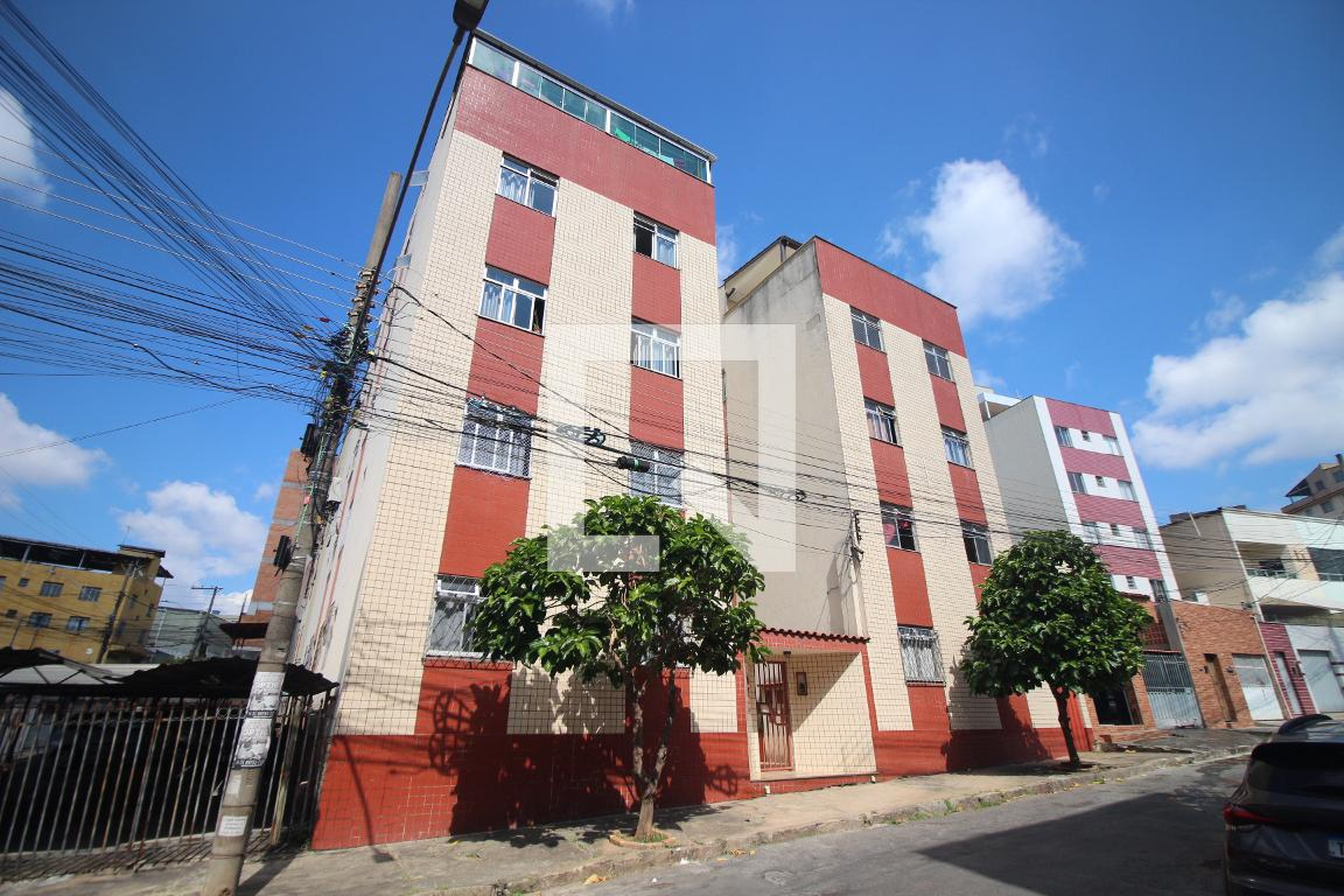 Fachada Condomínio em Rua Mojoara, 23