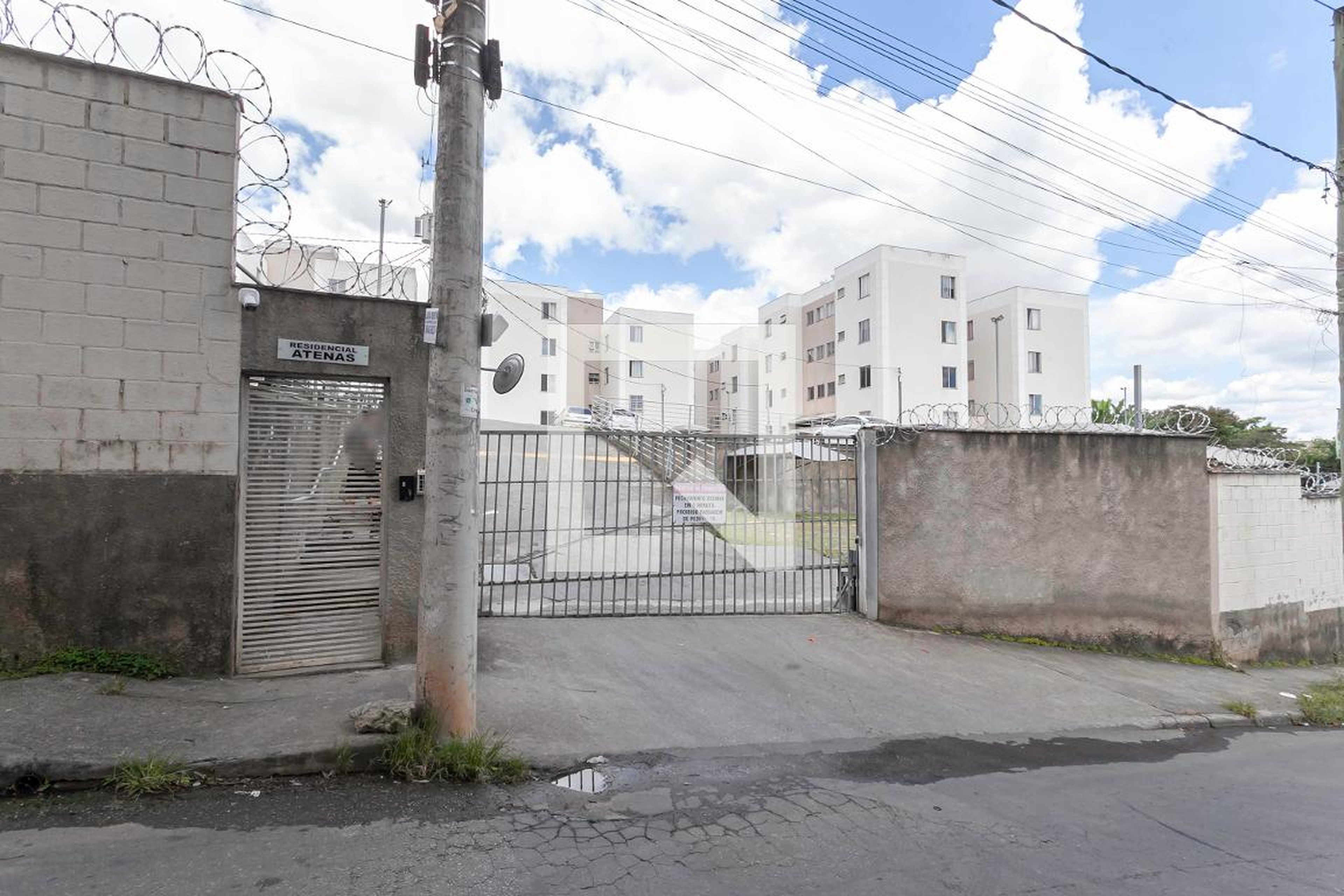 Fachada Condomínio em Rua das Chácaras, 50