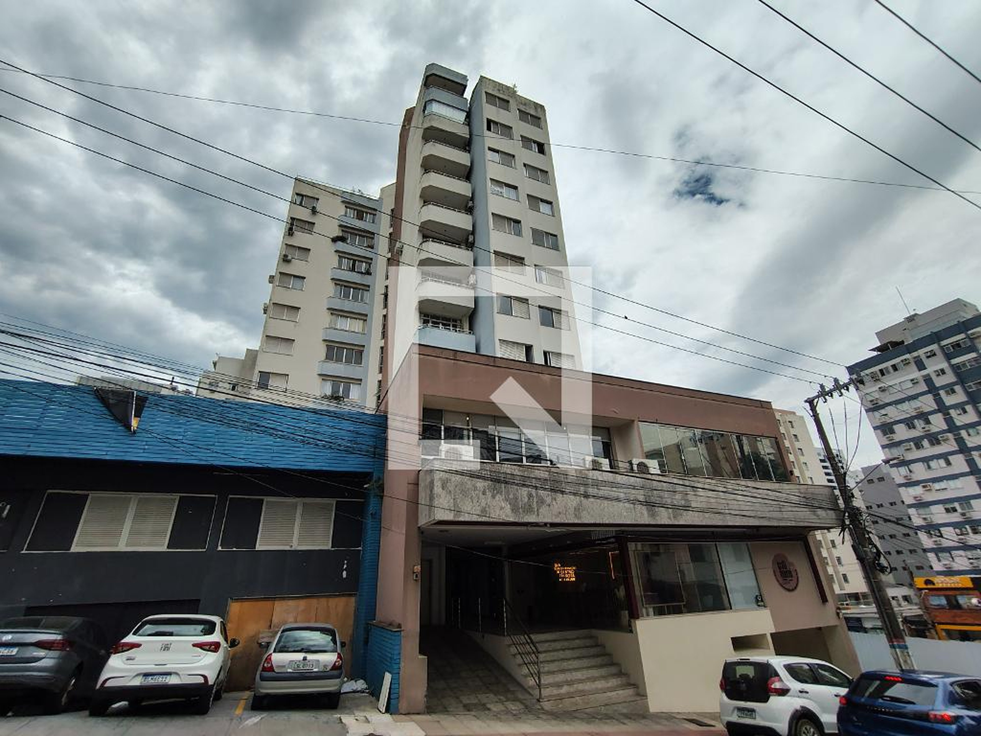 Fachada Condomínio em Rua Tenente Silveira, 675