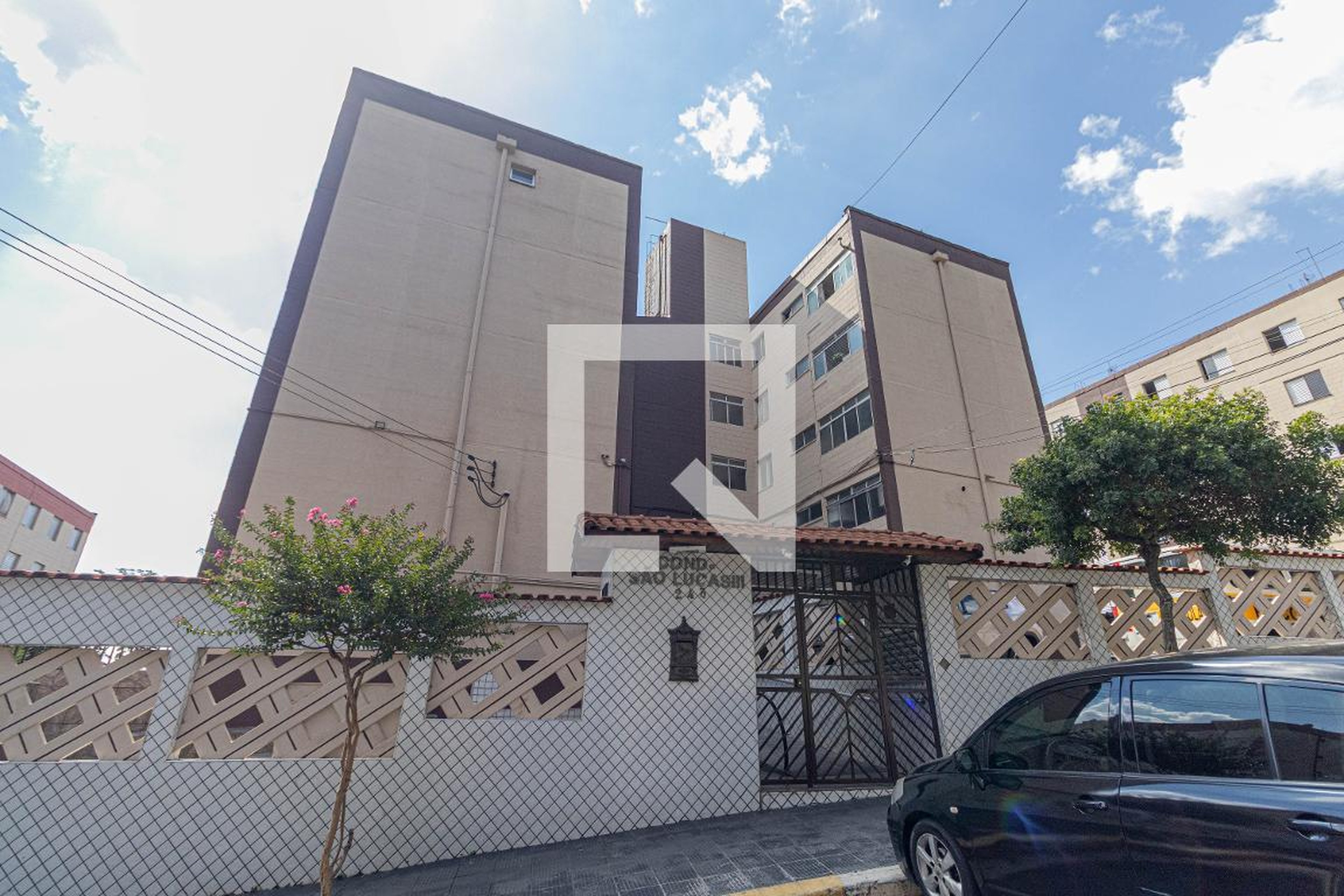 Fachada Condomínio em Rua Padre Jerônimo Machado, 243