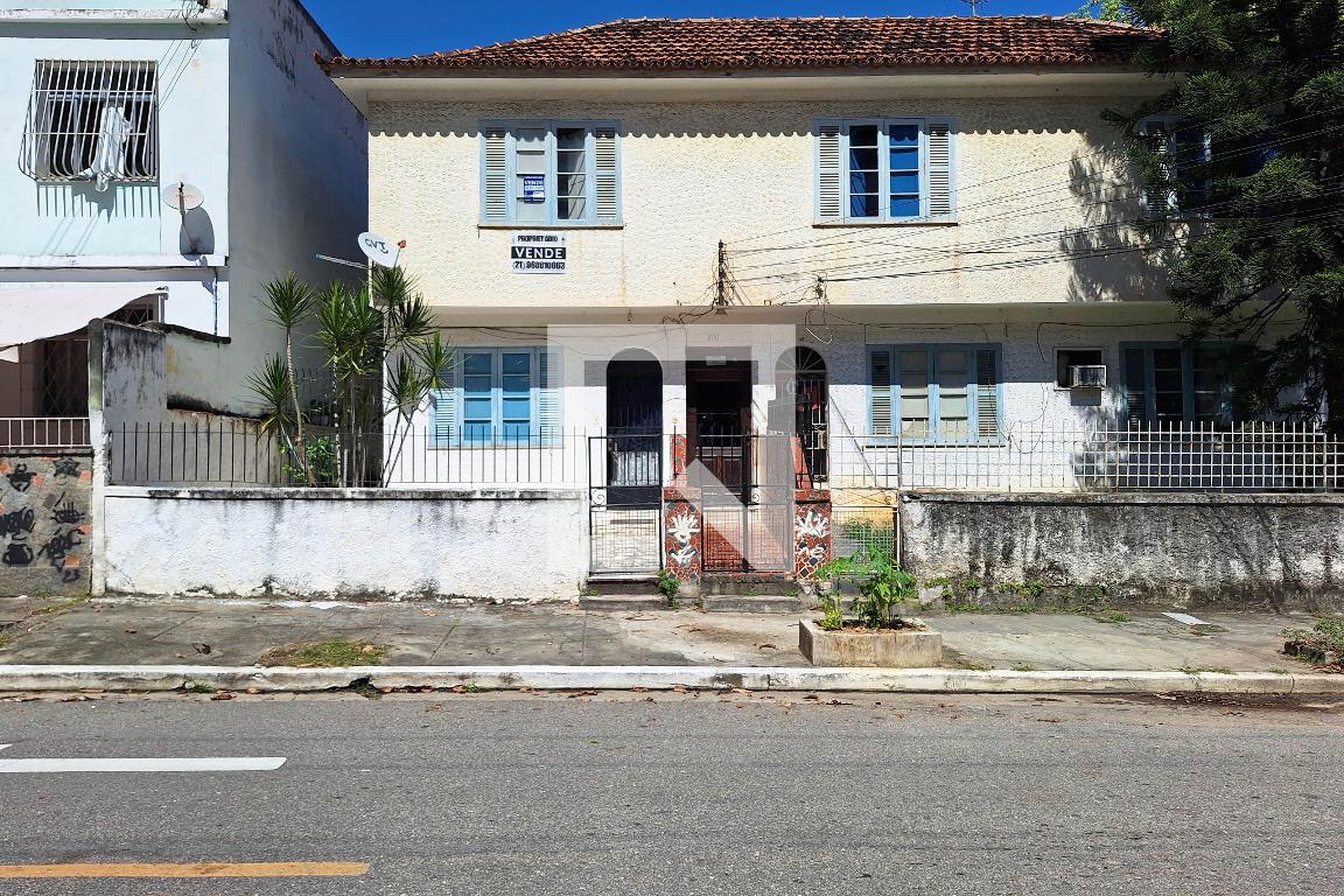 Fachada Condomínio em Rua Andrade Pinto, 200