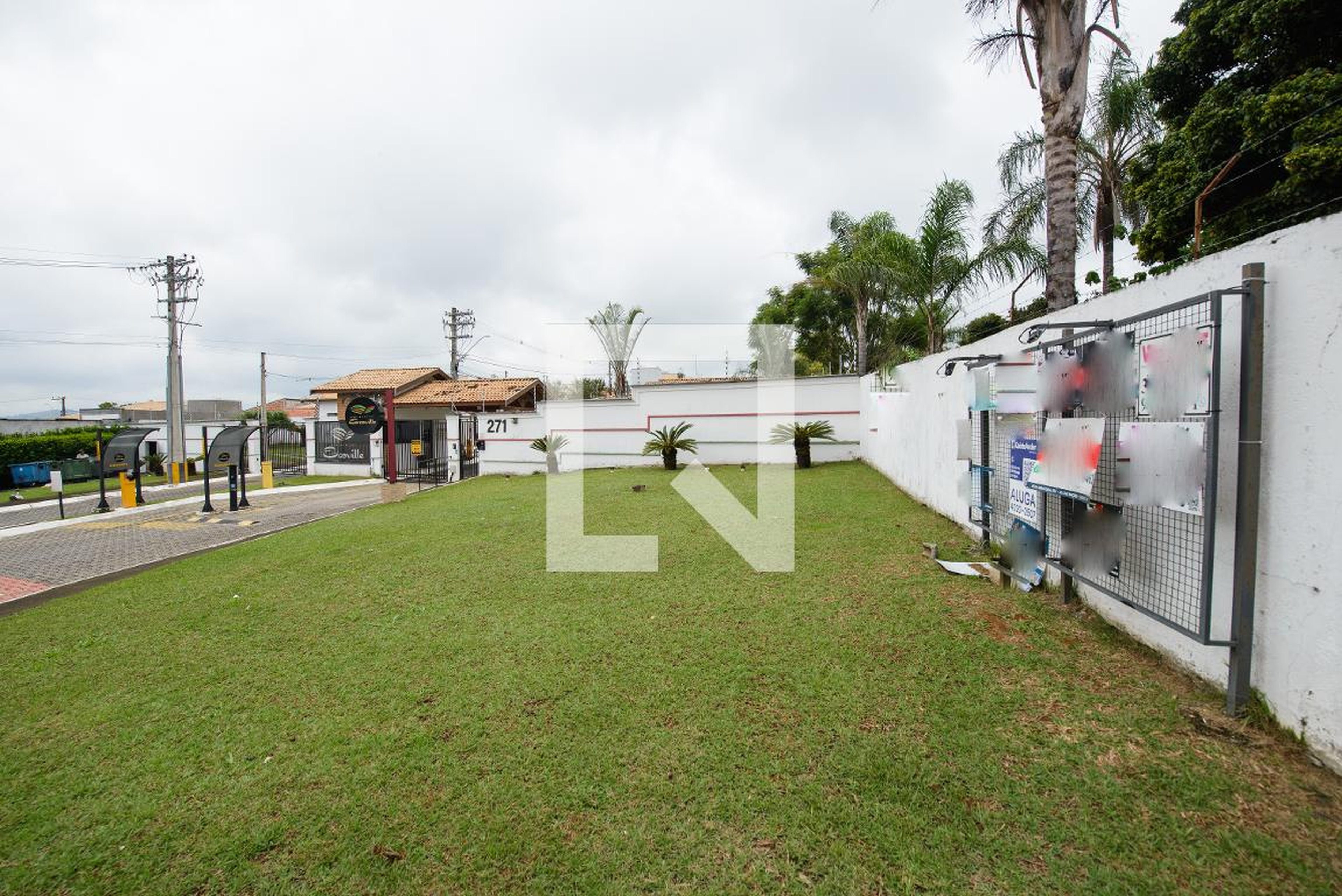 Fachada do Condomínio Condomínio em Avenida Engenheiro César Augusto Costalonga Varejão, 271