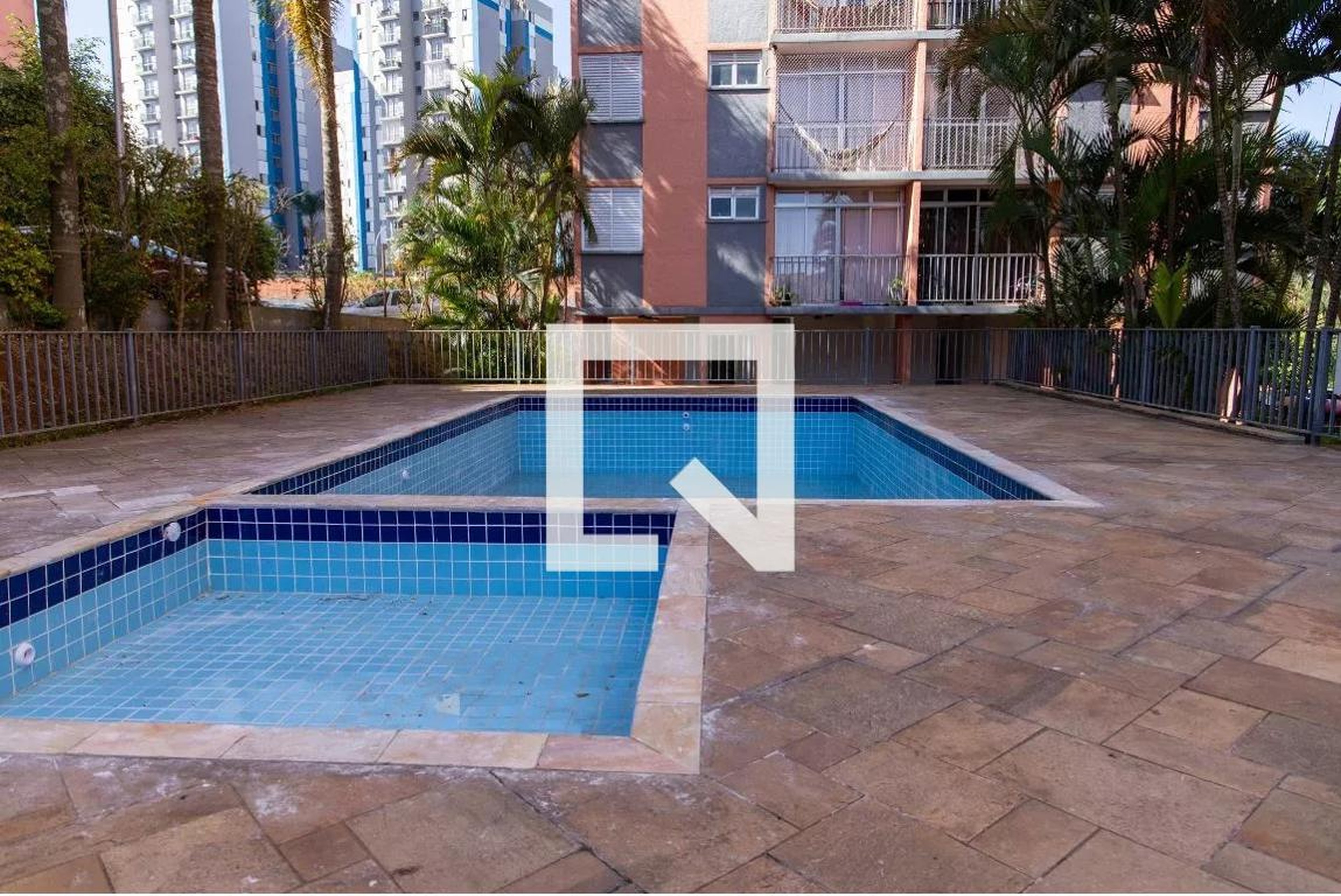 Piscina Edifício Costa Marina