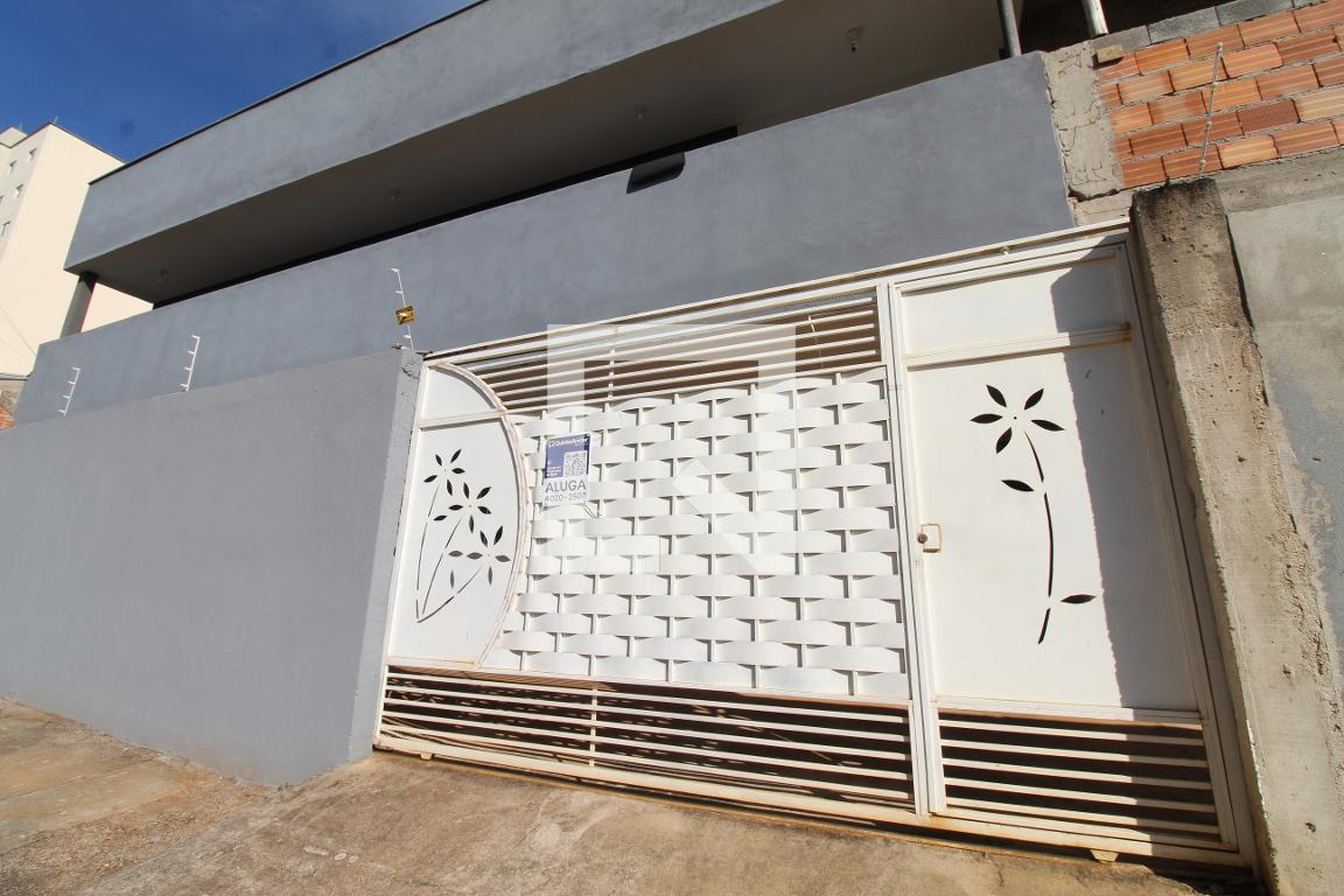 Fachada Condomínio em Rua Maria Pompilio dos Santos, 14