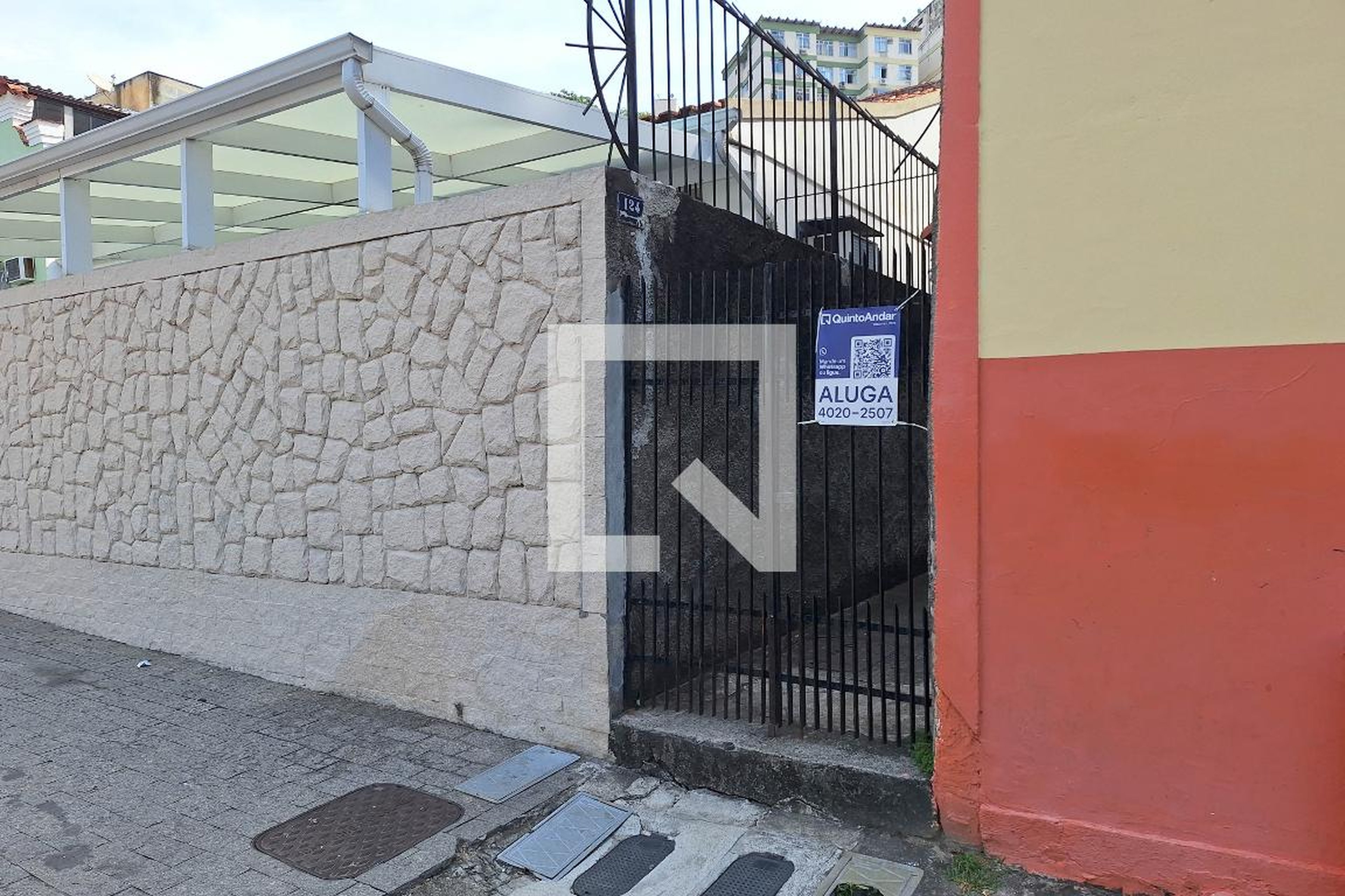 fachada Condomínio em Rua Leite Ribeiro, 124