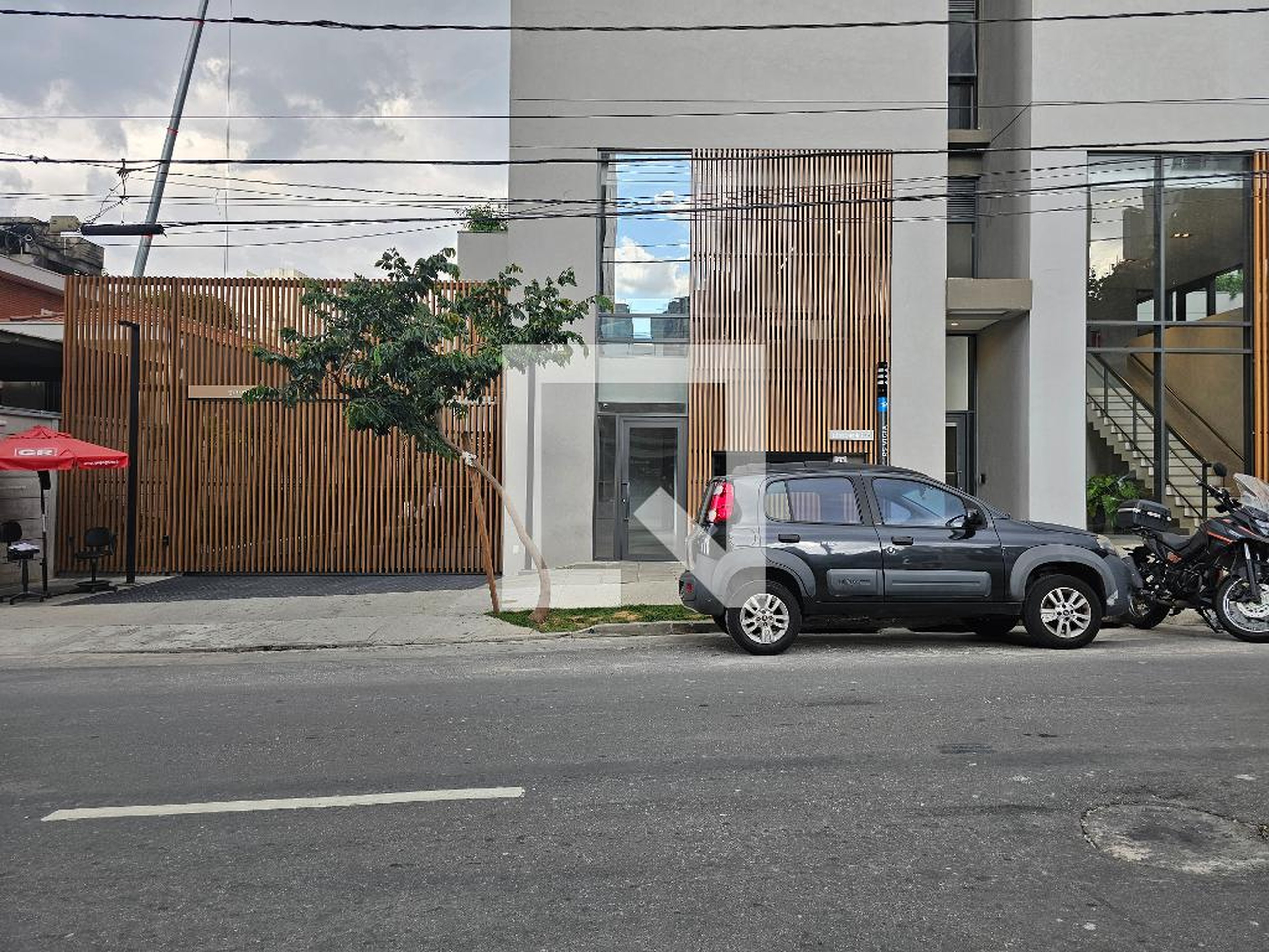 Fachada Condomínio Aimberê by You,inc