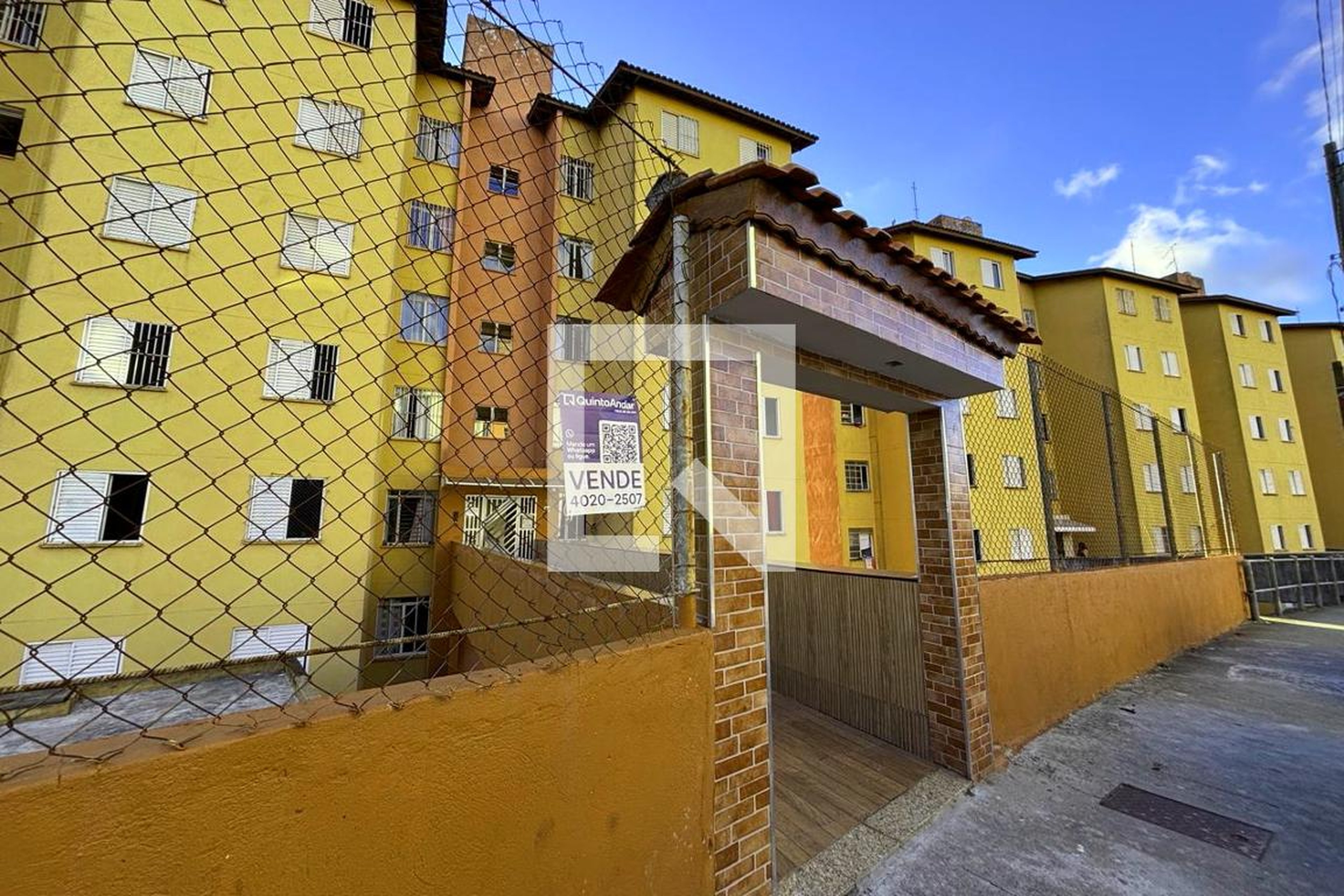 Fachada Condomínio em Rua Céu Azul, 170
