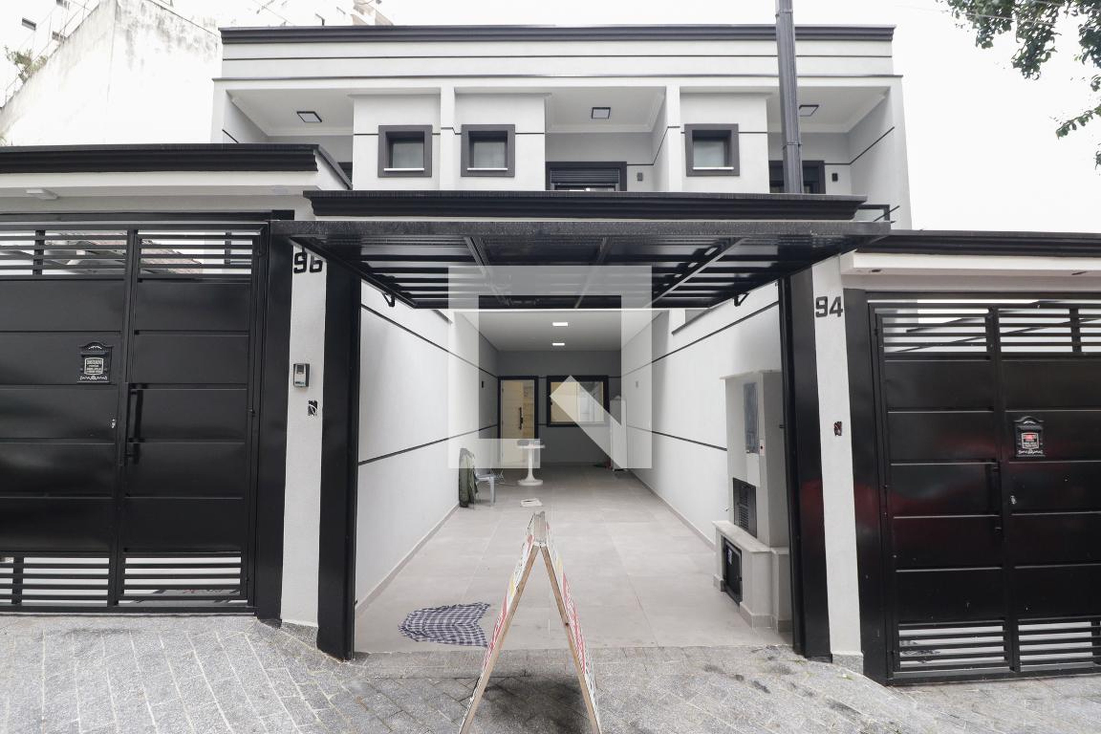 Fachada Condomínio em Rua Piracanguá, 94