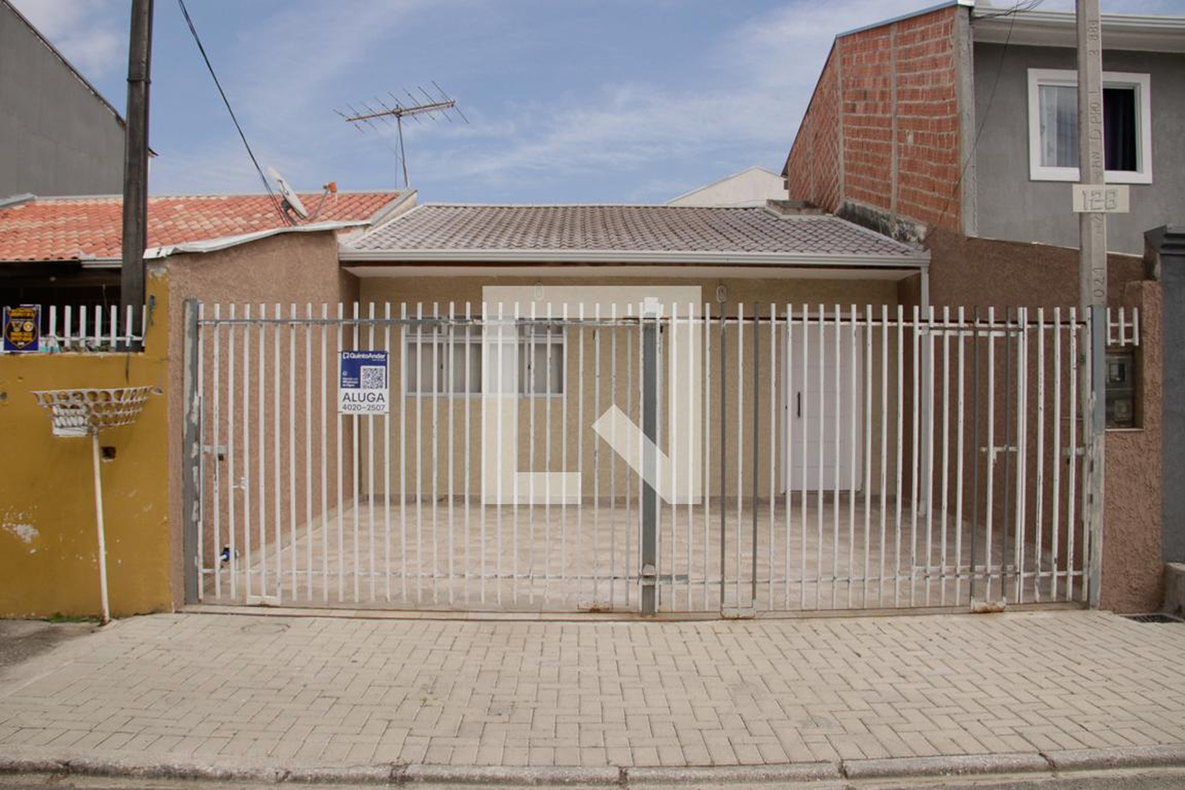 Fachada Condomínio em Rua Ennio Tasso de Monção Pires, 128