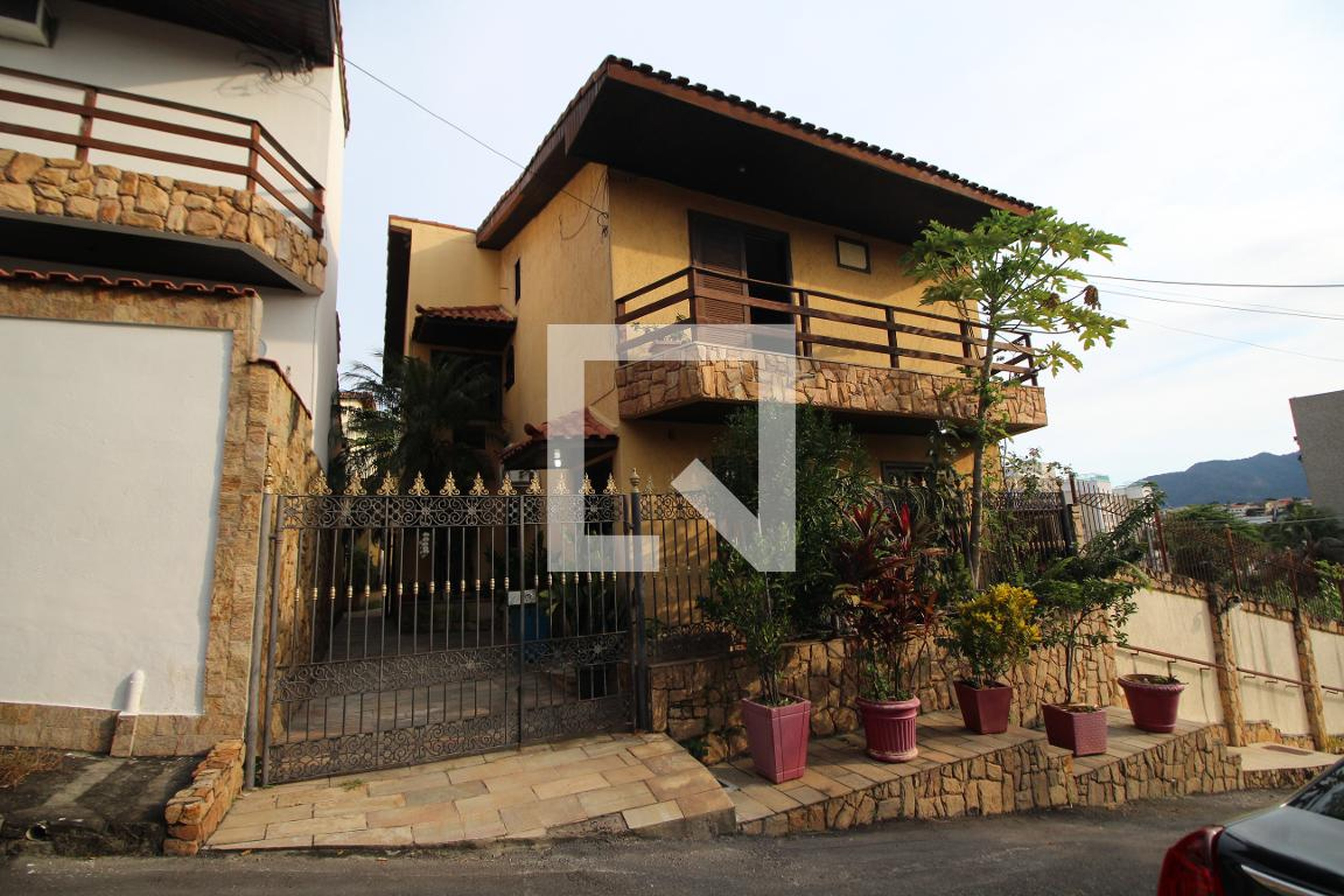 Fachada Condomínio em Estrada do Cafundá, 720