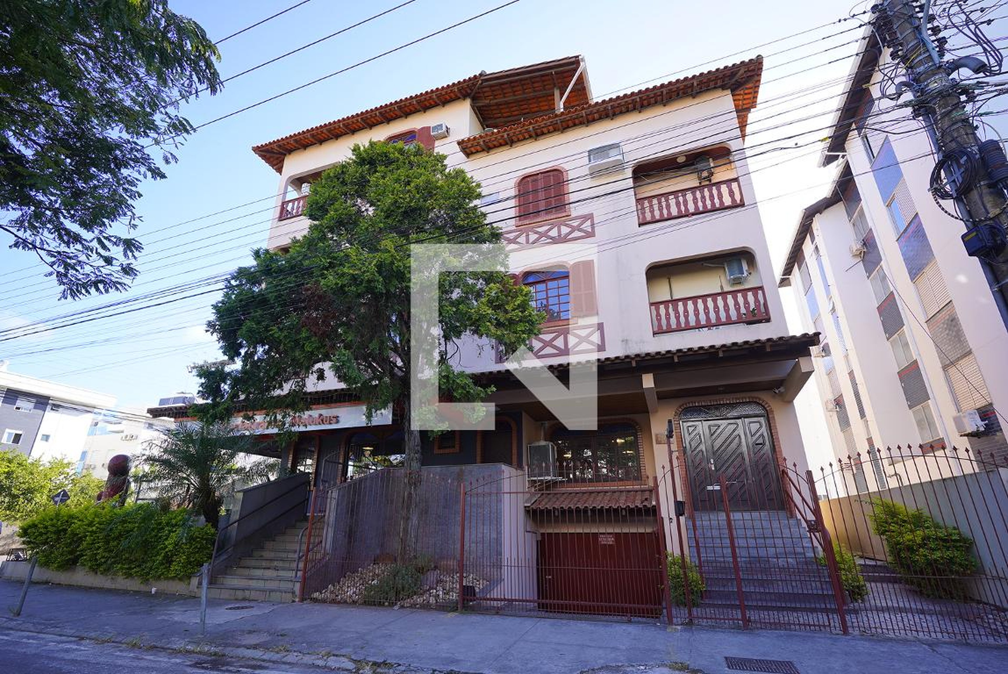 Fachada do Prédio Condomínio em Rua Mario Lacombe, 617