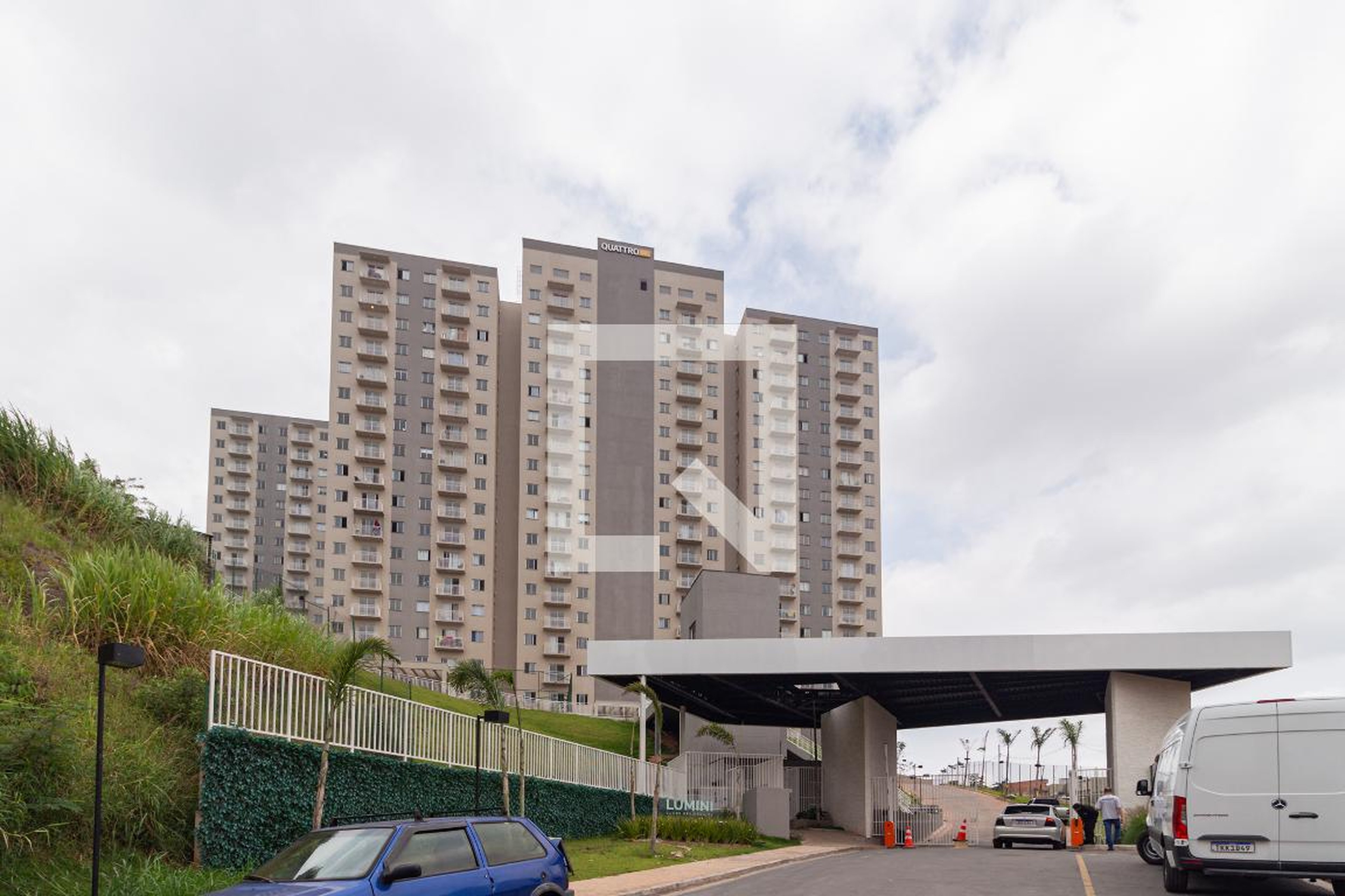 Fachada Condomínio em Rua Heitor de Oliveira, 04