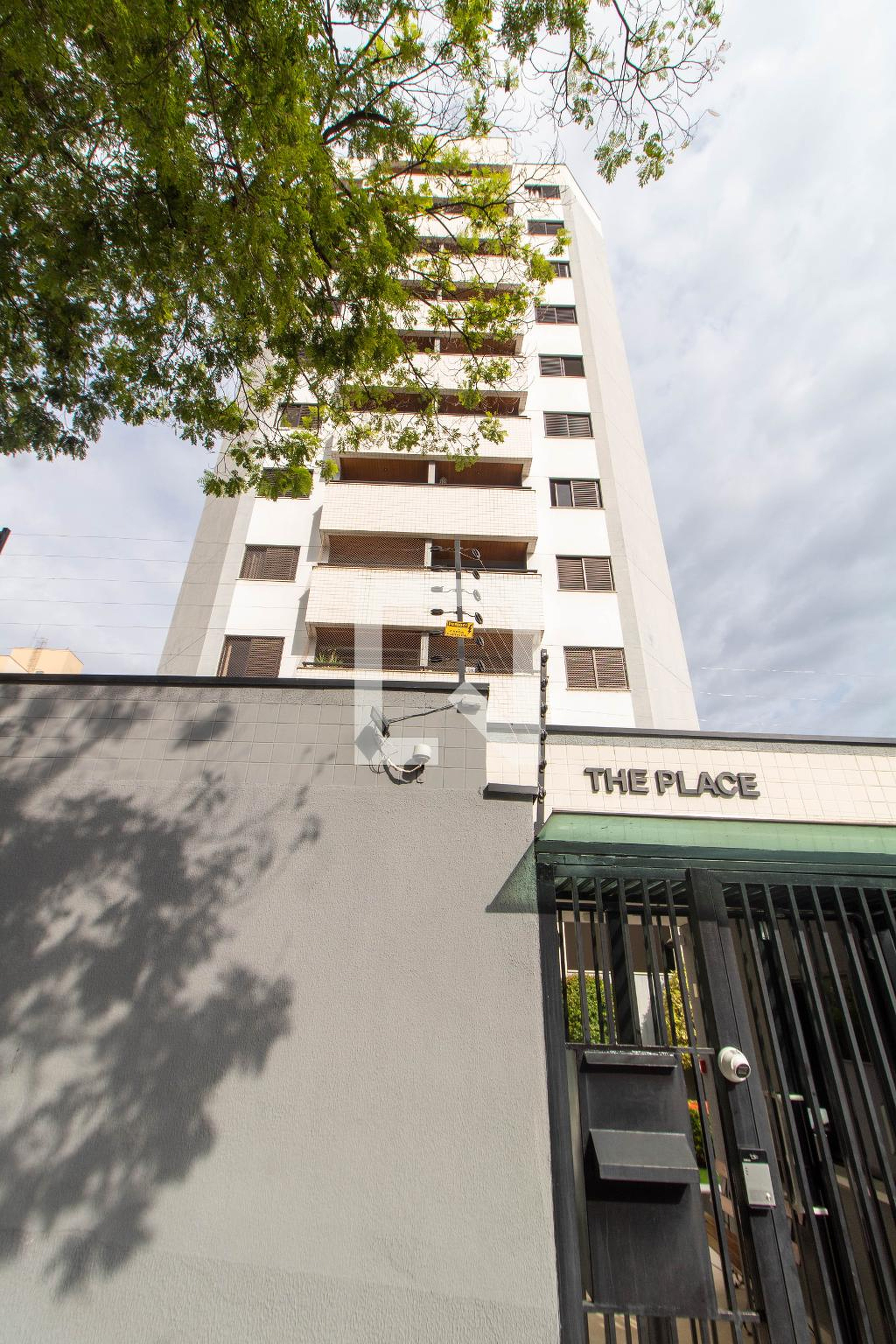 FACHADA Condomínio em Rua Maria Monteiro, 1792