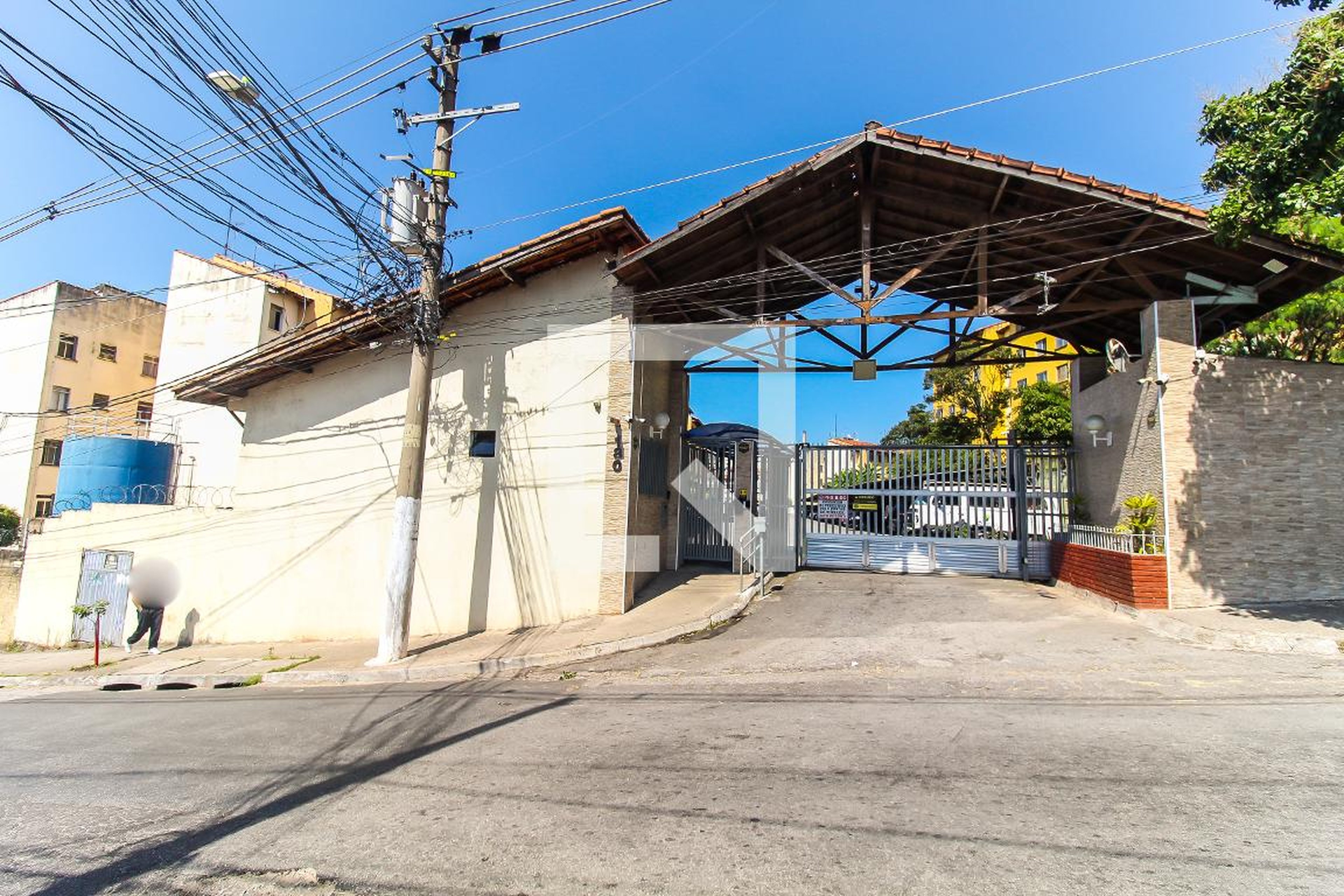 Fachada Condomínio em Rua Chuvas de Verão, 180