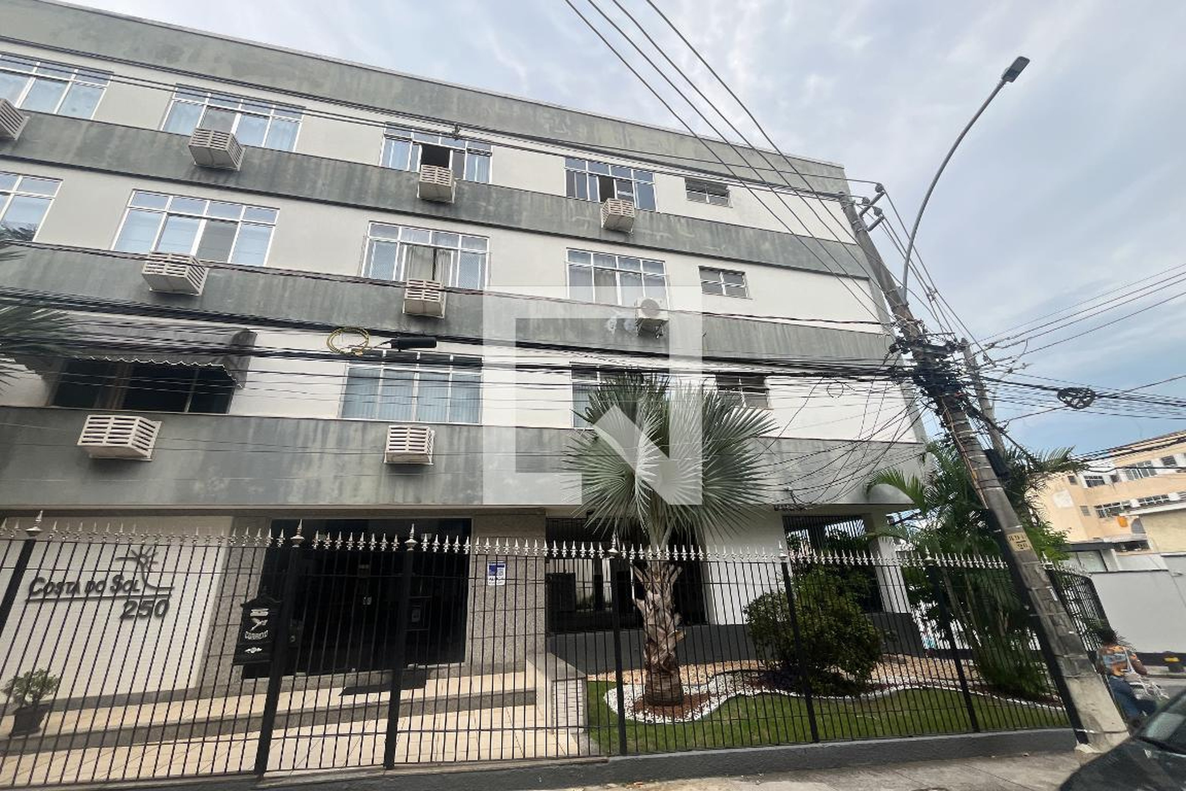 Fachada Condomínio em Rua Marino da Costa, 250