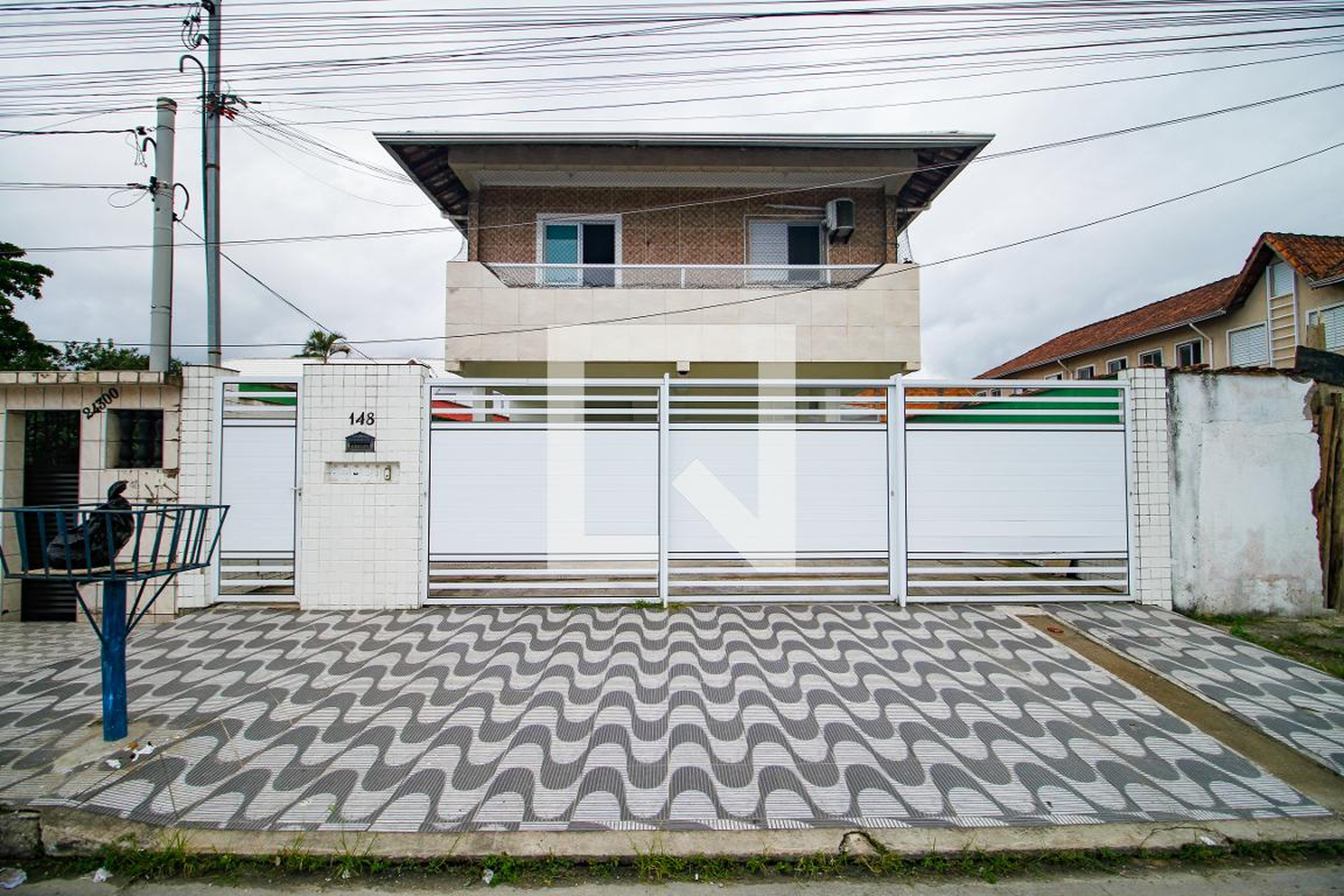 Fachada Condomínio em Rua Henrique Oswald, 148