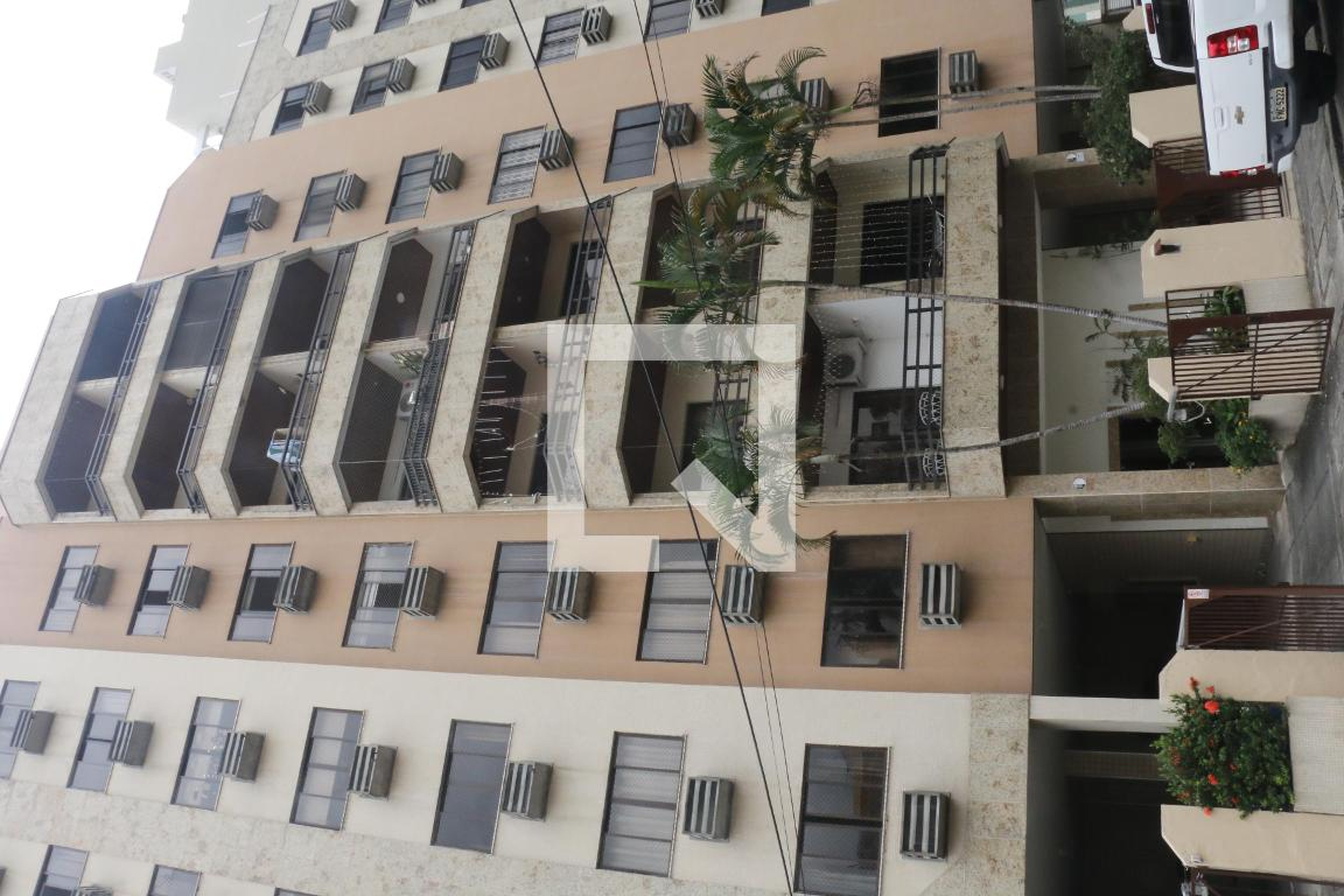 Fachada Condomínio em Rua Hermida Cerbino, 70