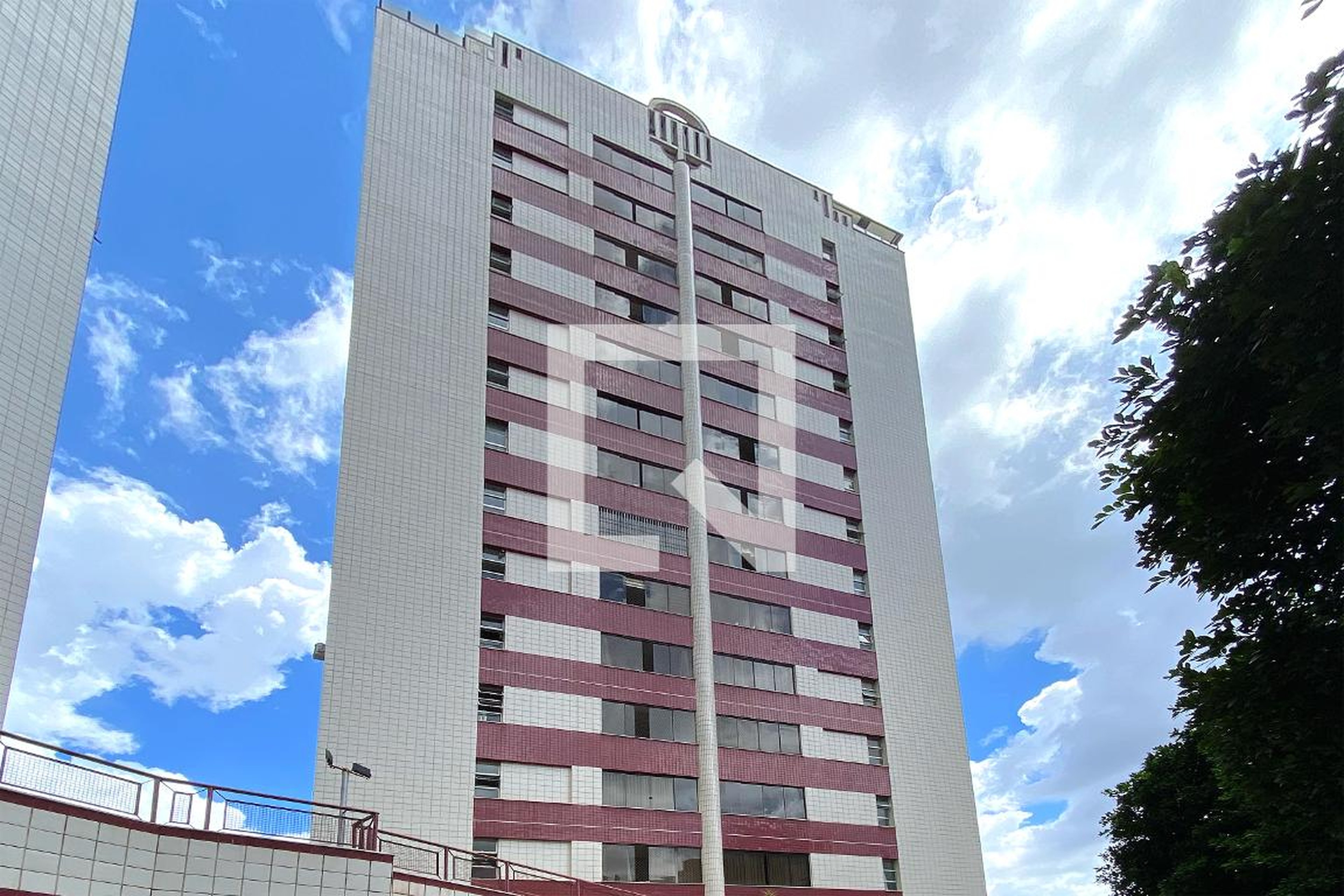 Fachada Condomínio em Rua Contria, 1500