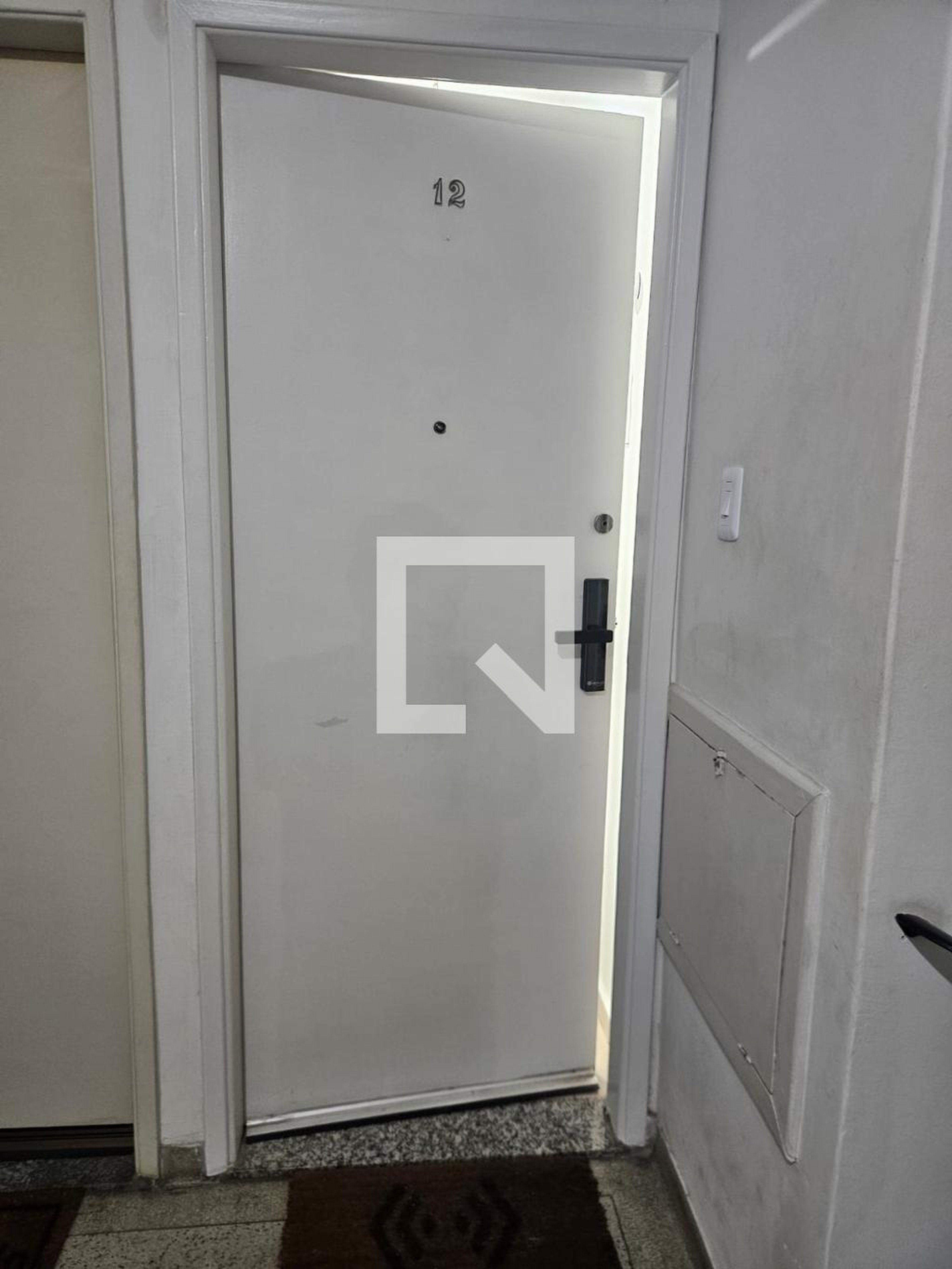 Entrada Condomínio em Rua Delphim Moreira, 84