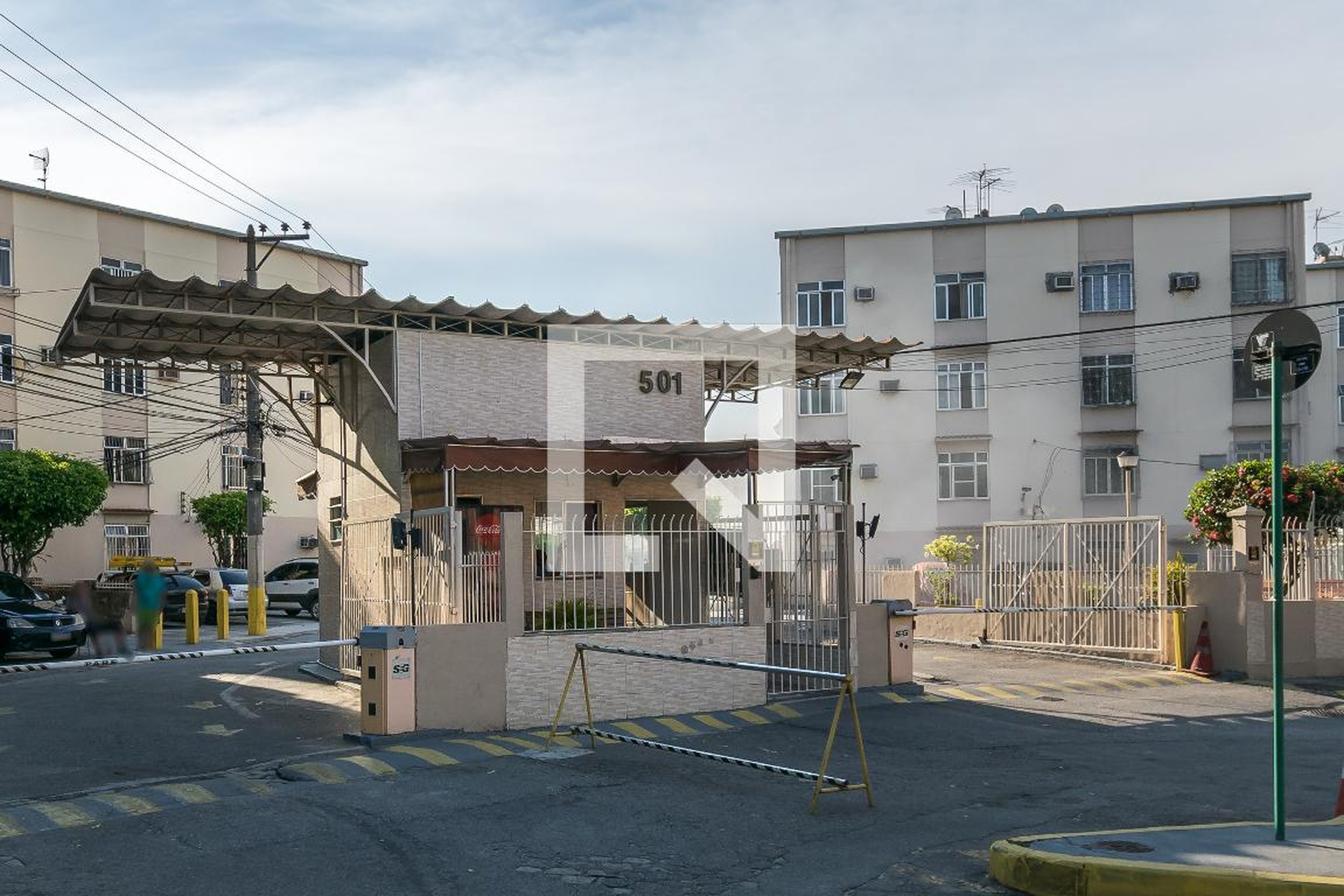 Fachada do Condomínio Condomínio Irajá