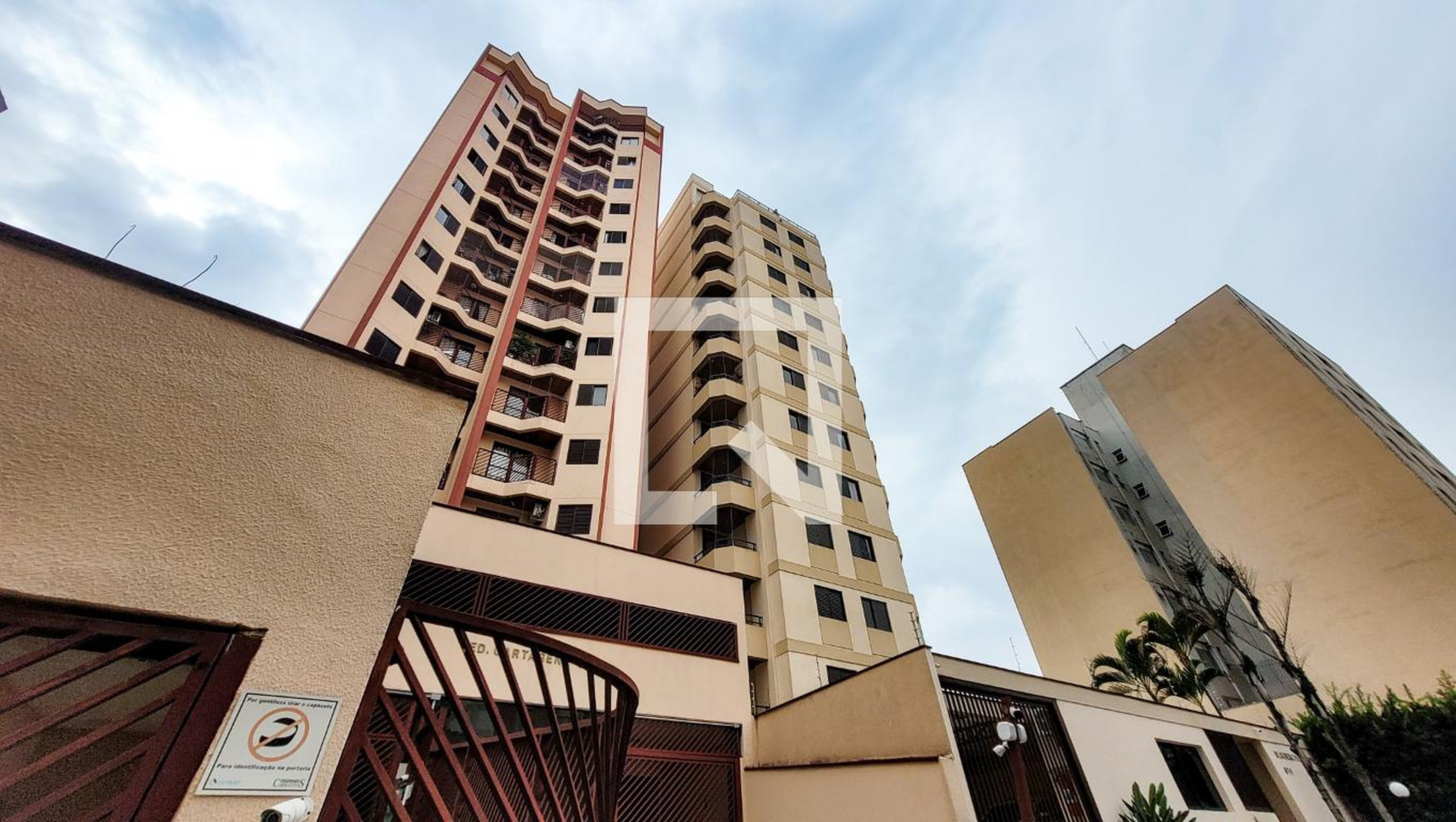 Fachada Condomínio em Rua Doutor Quirino, 690