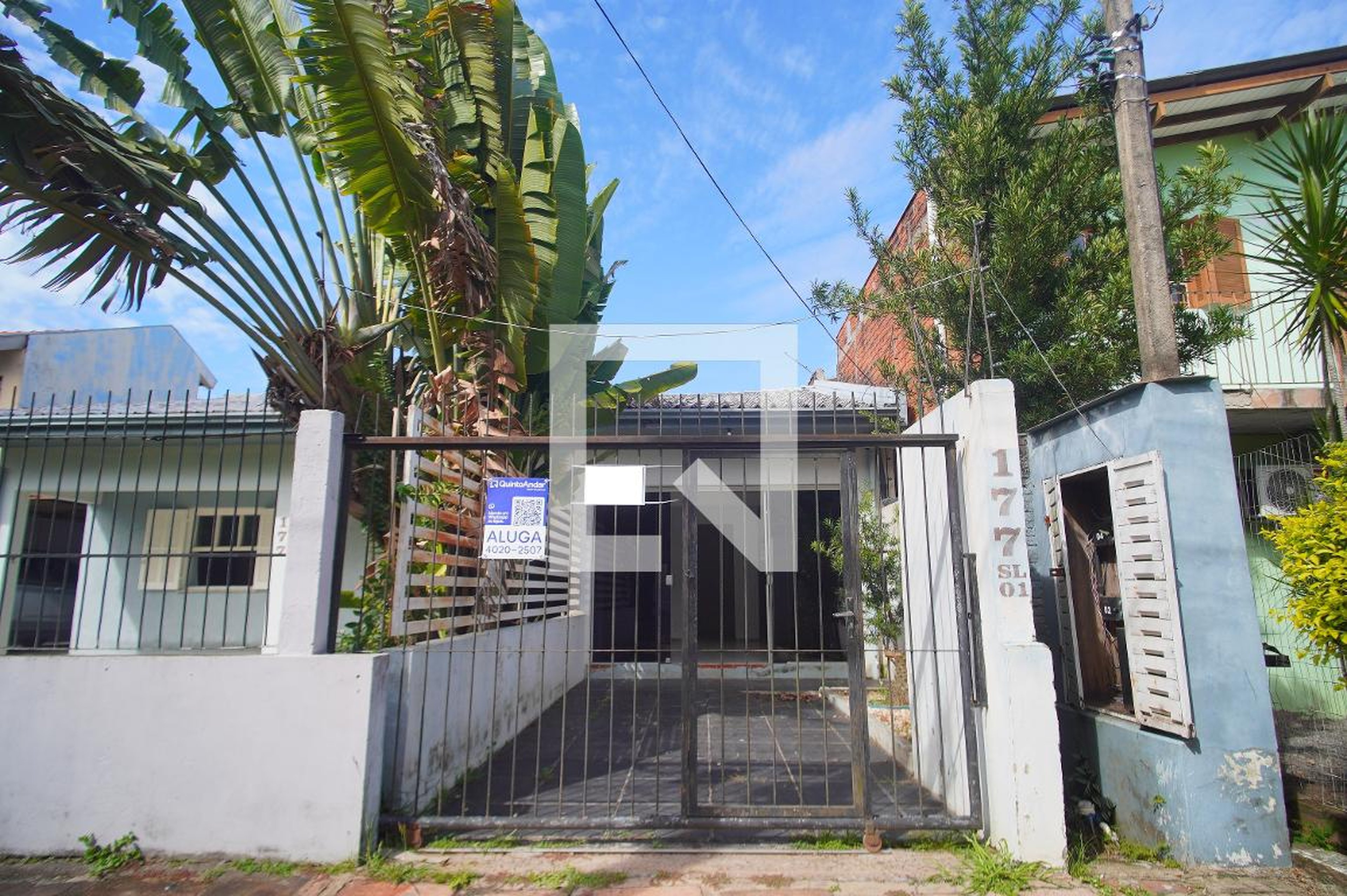 Fachada Condomínio em Rua Rio São Mateus, 177