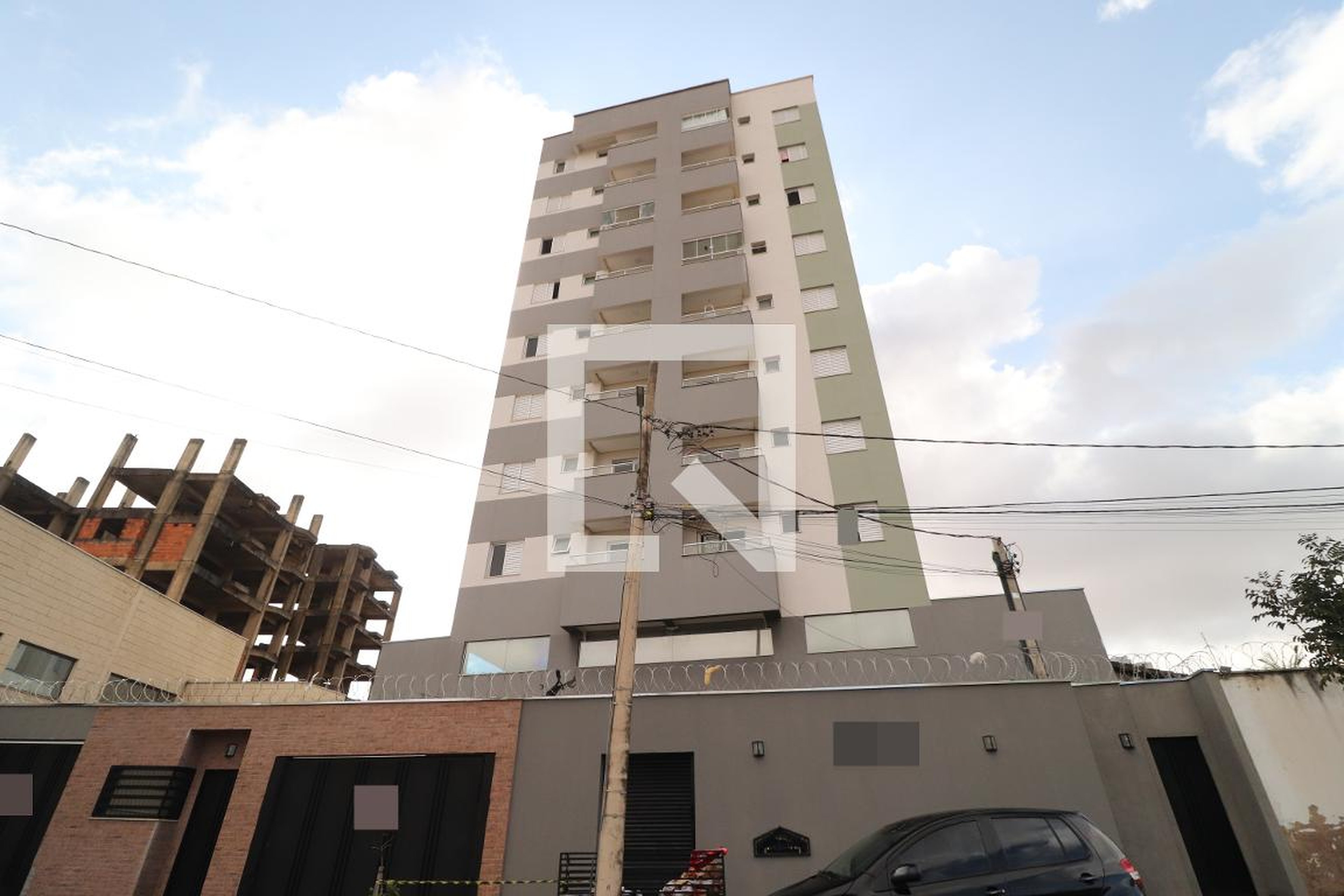 Fachada Condomínio em Rua Maria Esperança, 9