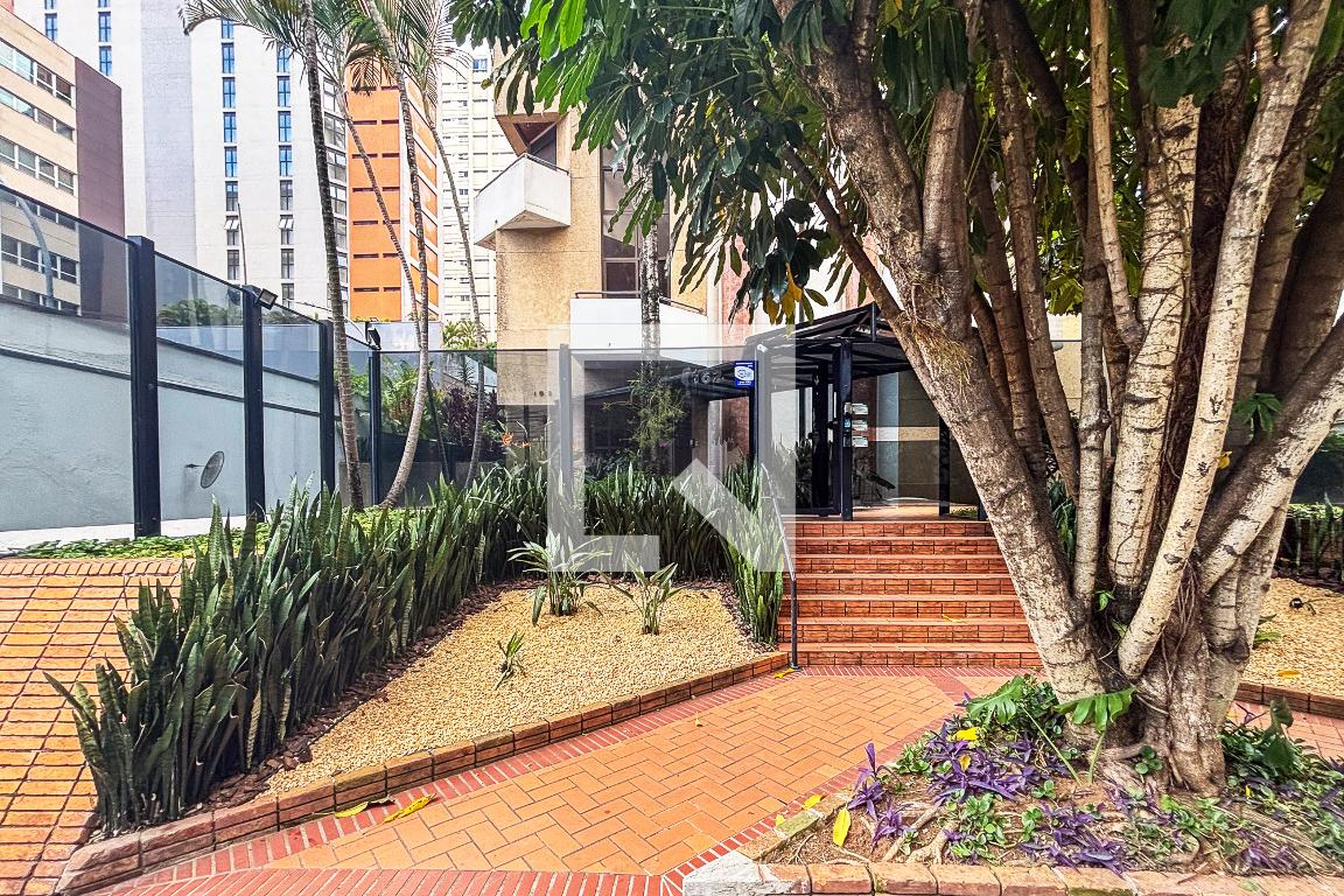 fachada do predio Condomínio Ravena