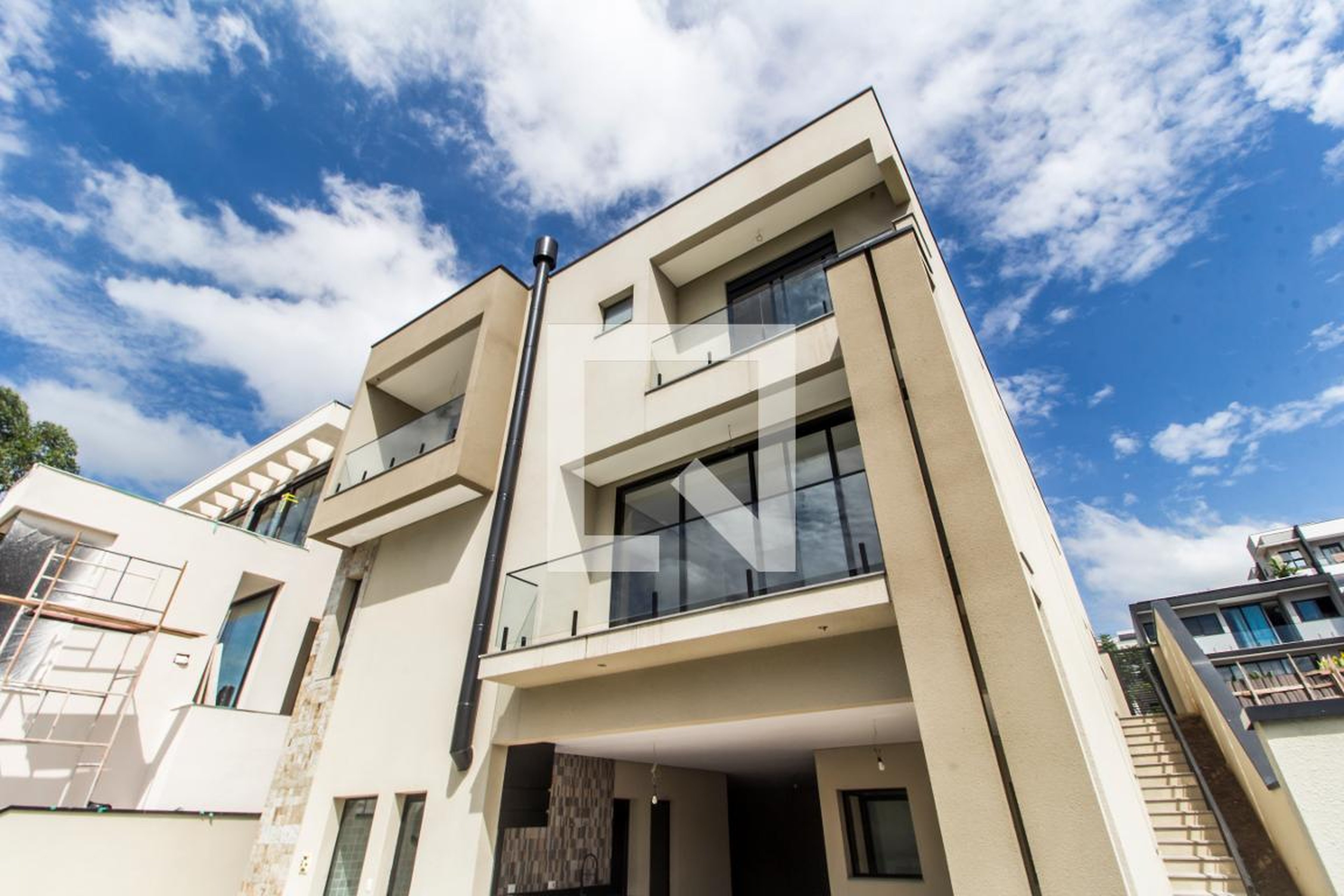 Fachada Condomínio em Alameda da Bondade, 393