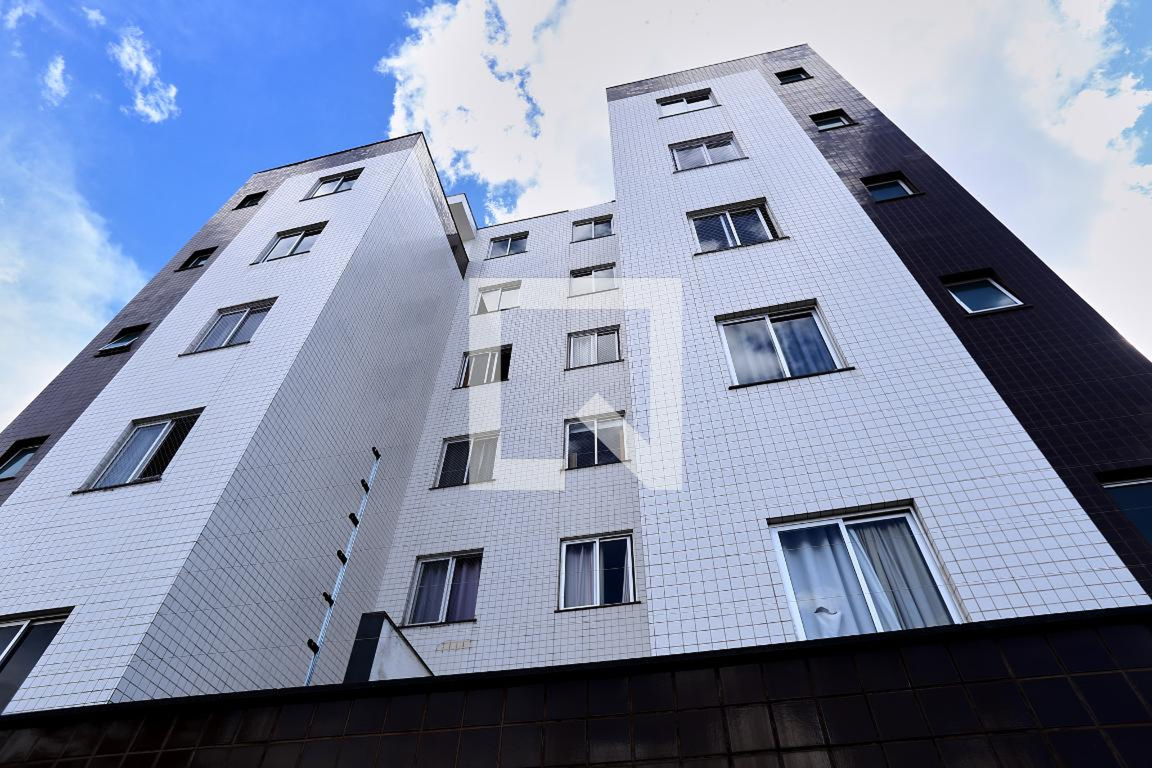 Fachada Condomínio em Rua Gentil Teodoro, 287