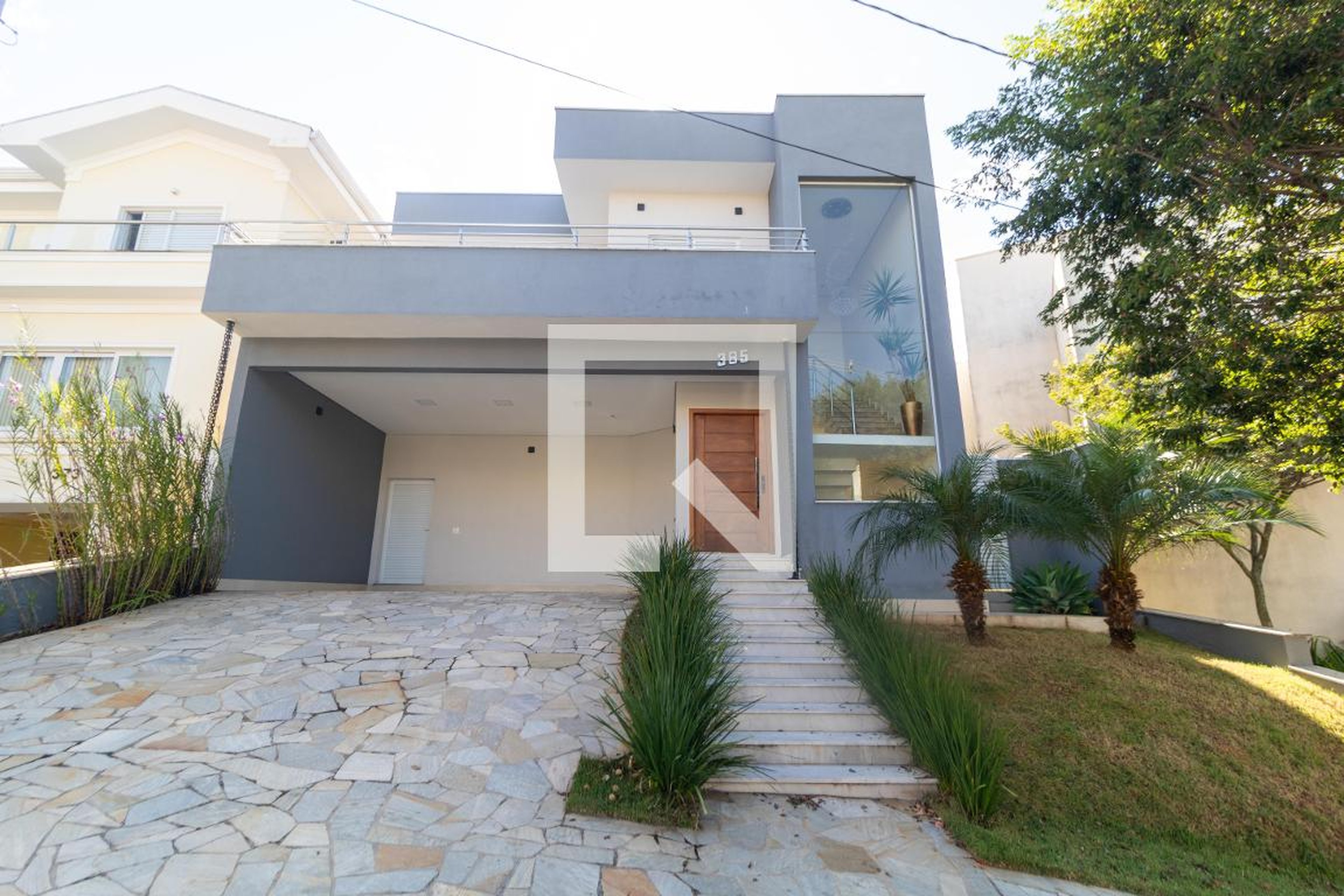 Fachada Condomínio em Rua Alice Lourdes Lançoni, 385