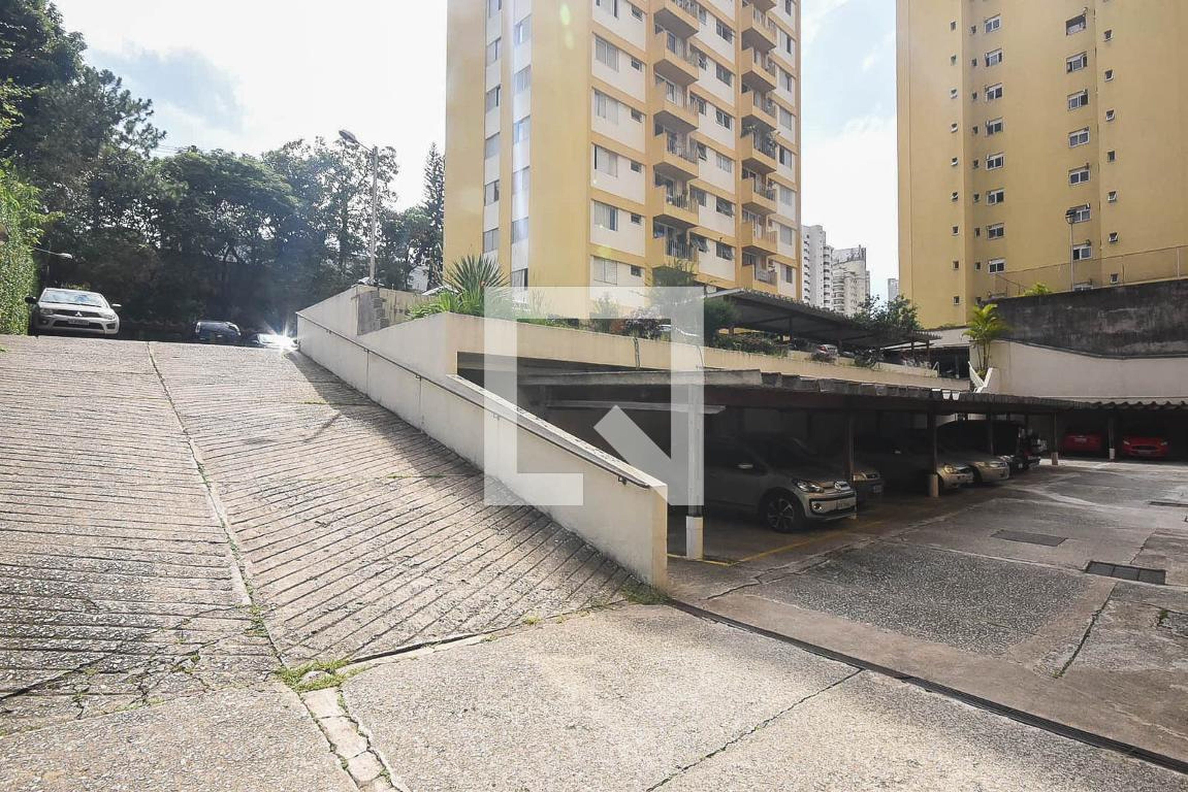 Estacionamento - Paula e Asmara