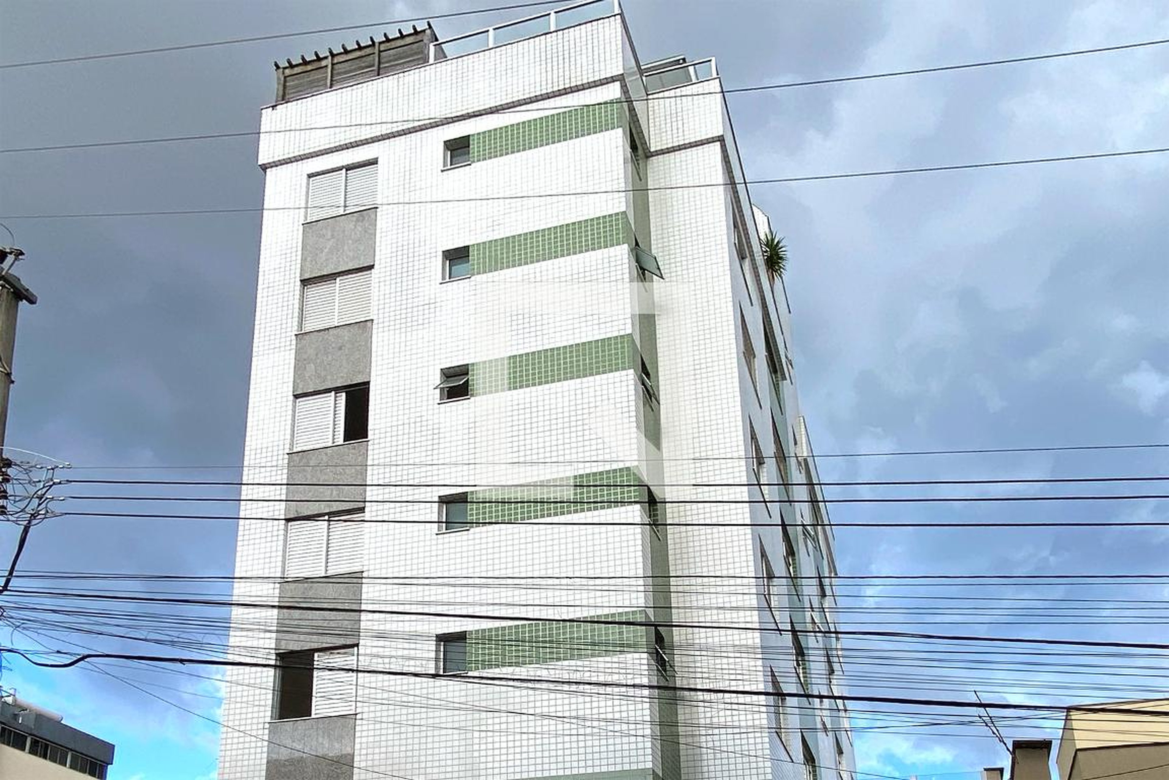 Fachada Condomínio em Rua Juacema, 194