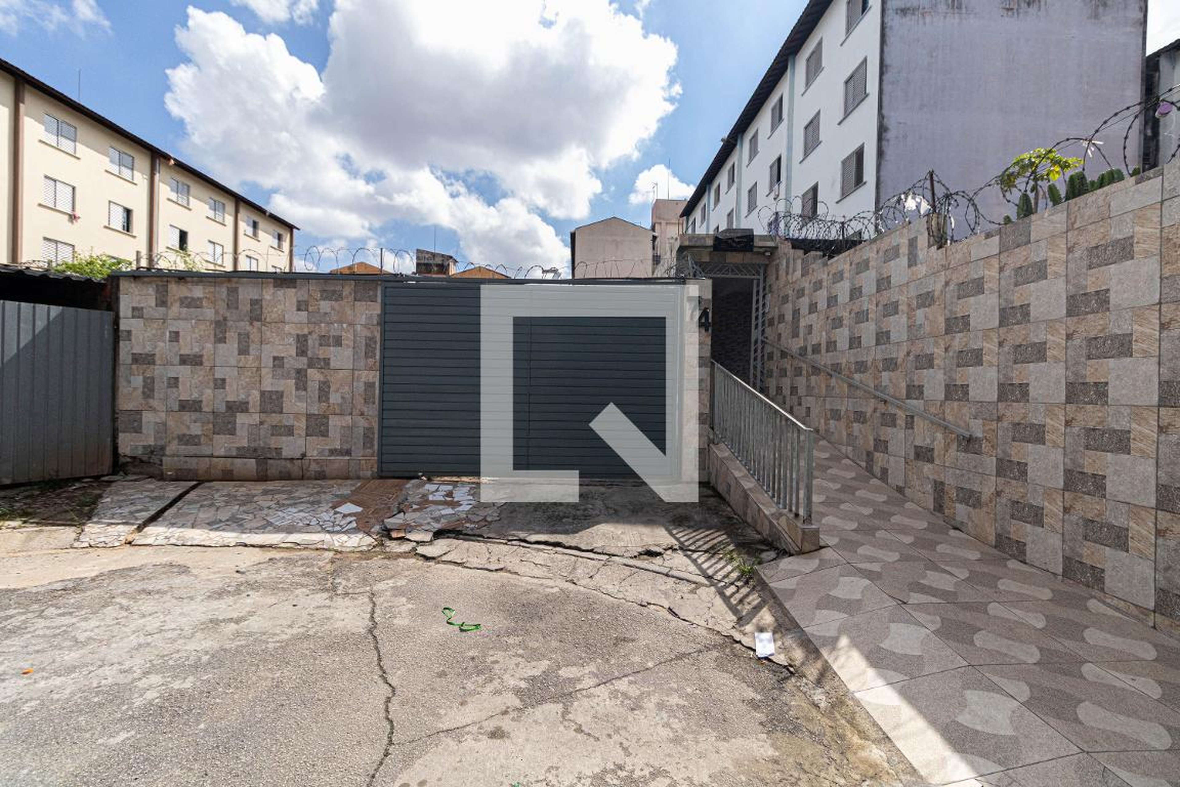 Fachada Condomínio em Travessa Baía de Emboraí, 74