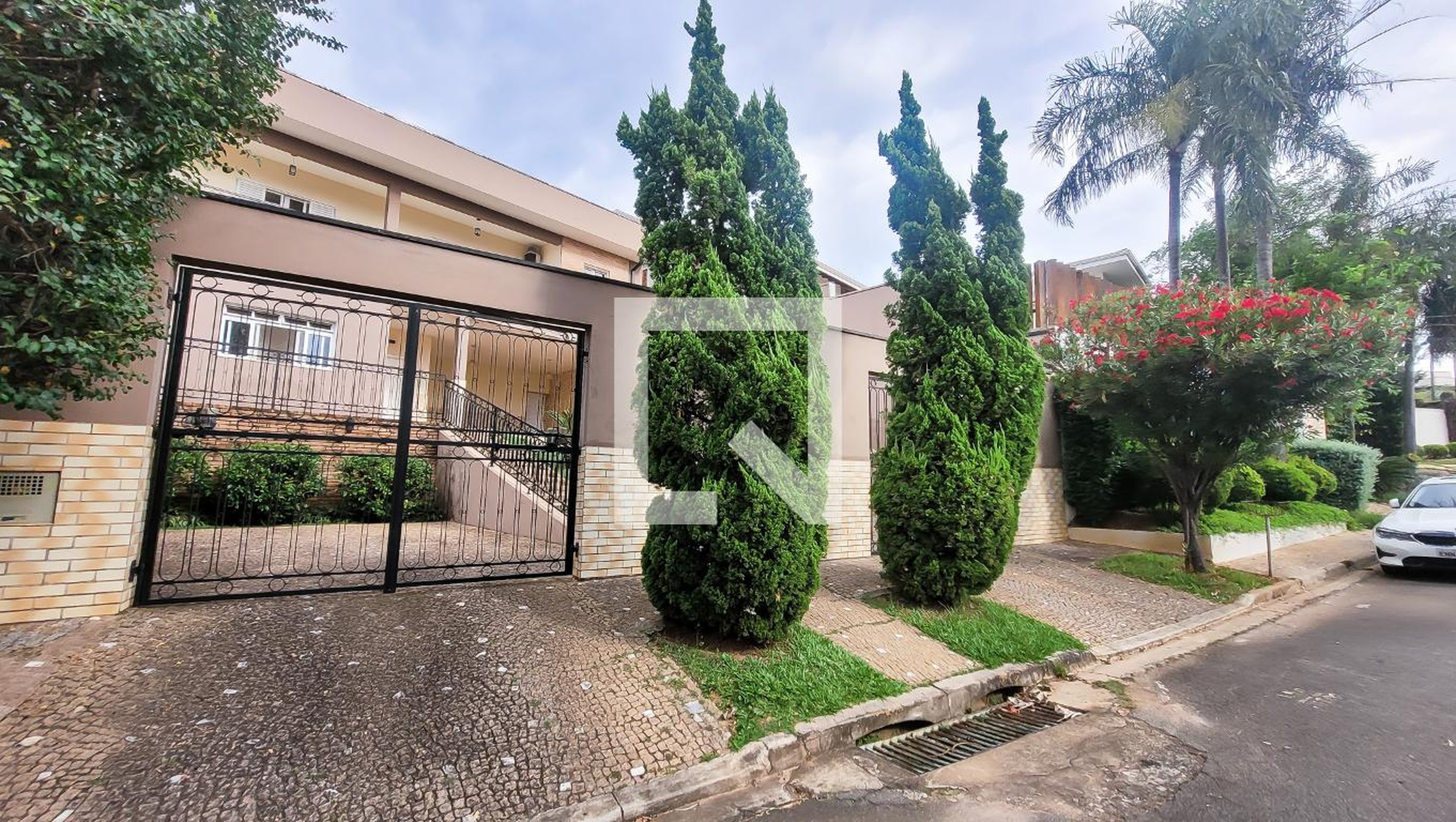 Fachada Condomínio em Rua Nilce Cotini Lombelo, 19