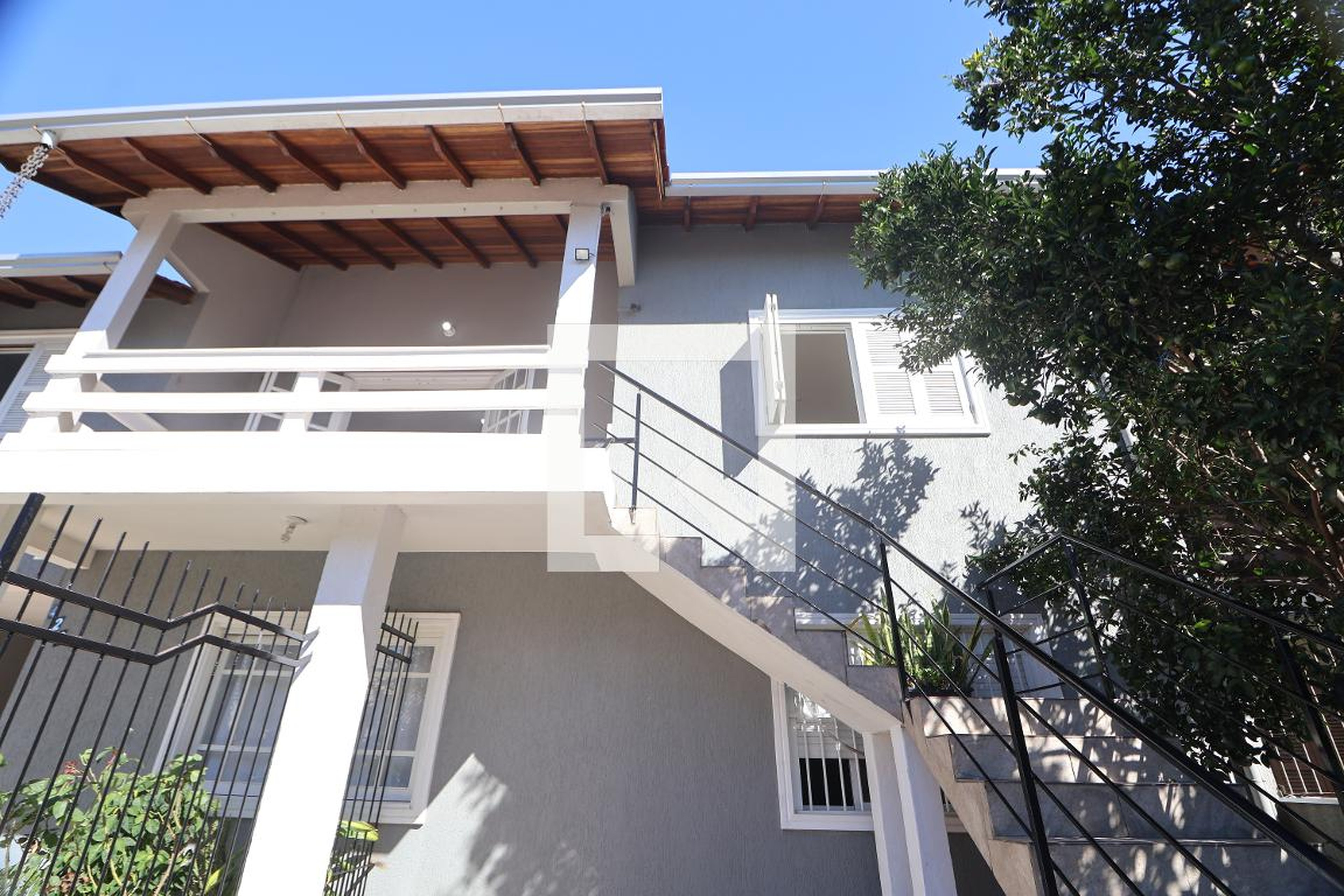 Fachada Condomínio em Rua das Angélicas, 428