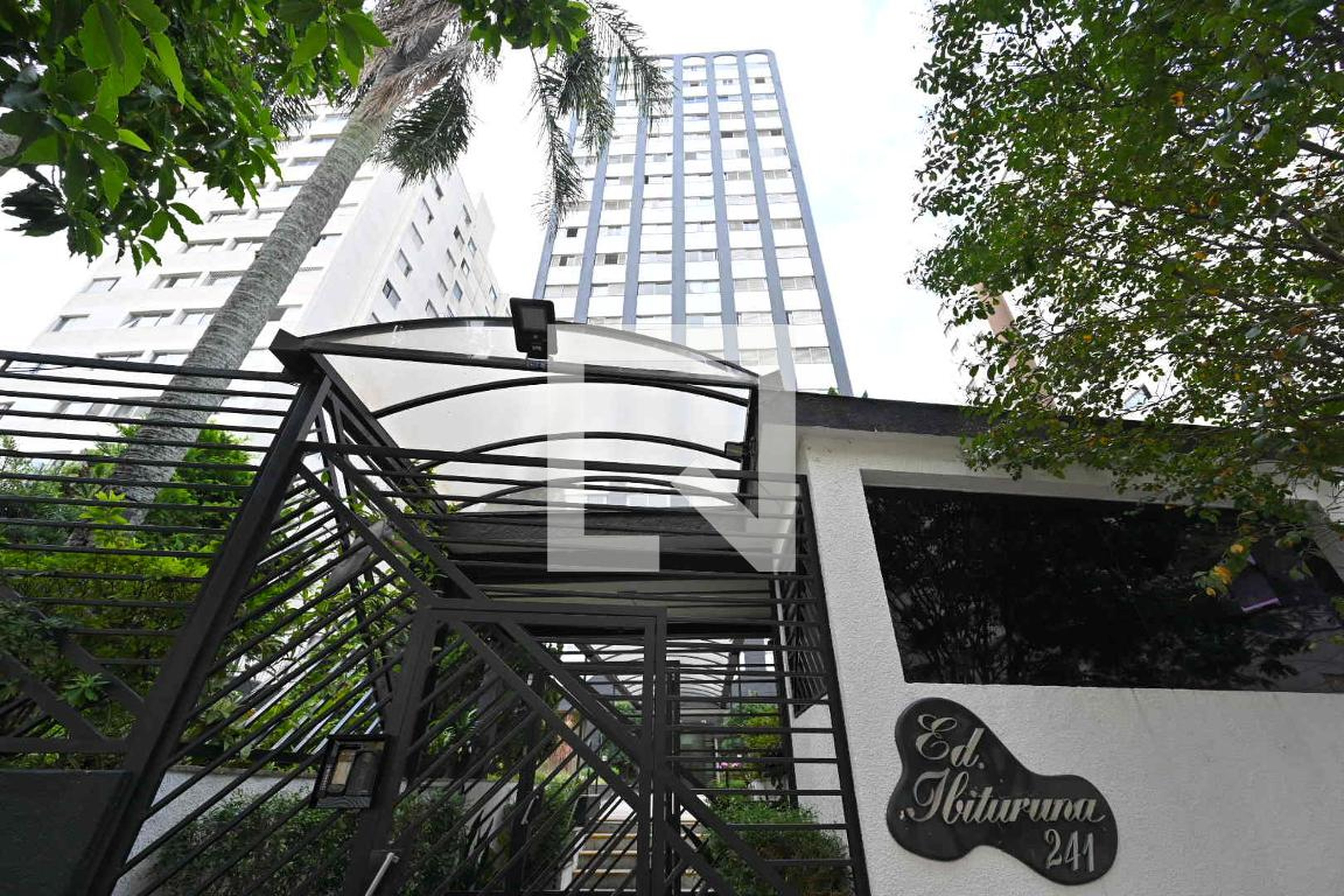 Fachada Condomínio em Rua Inácio Maciel, 245