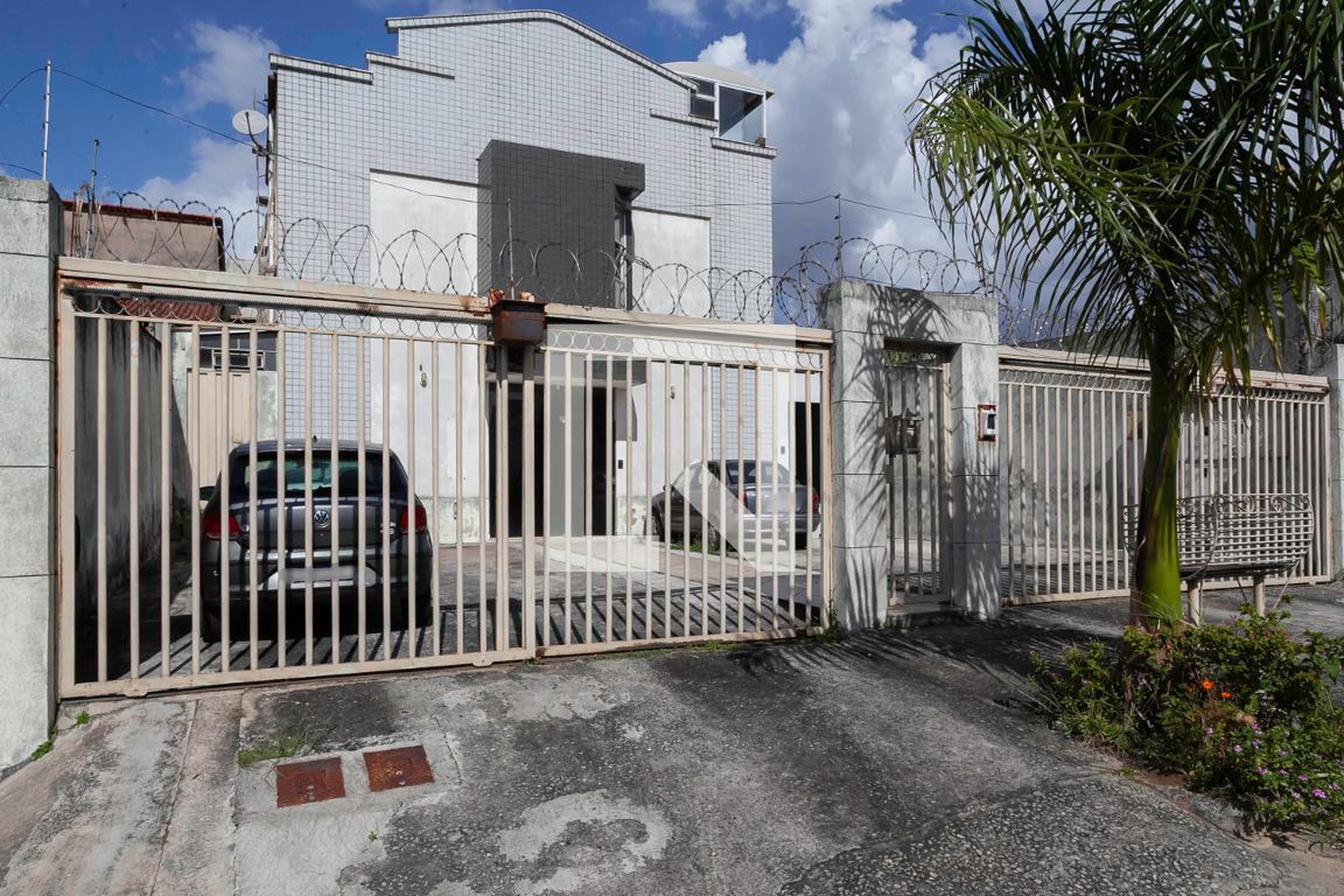 Fachada Condomínio em Rua Quaresmeira, 110