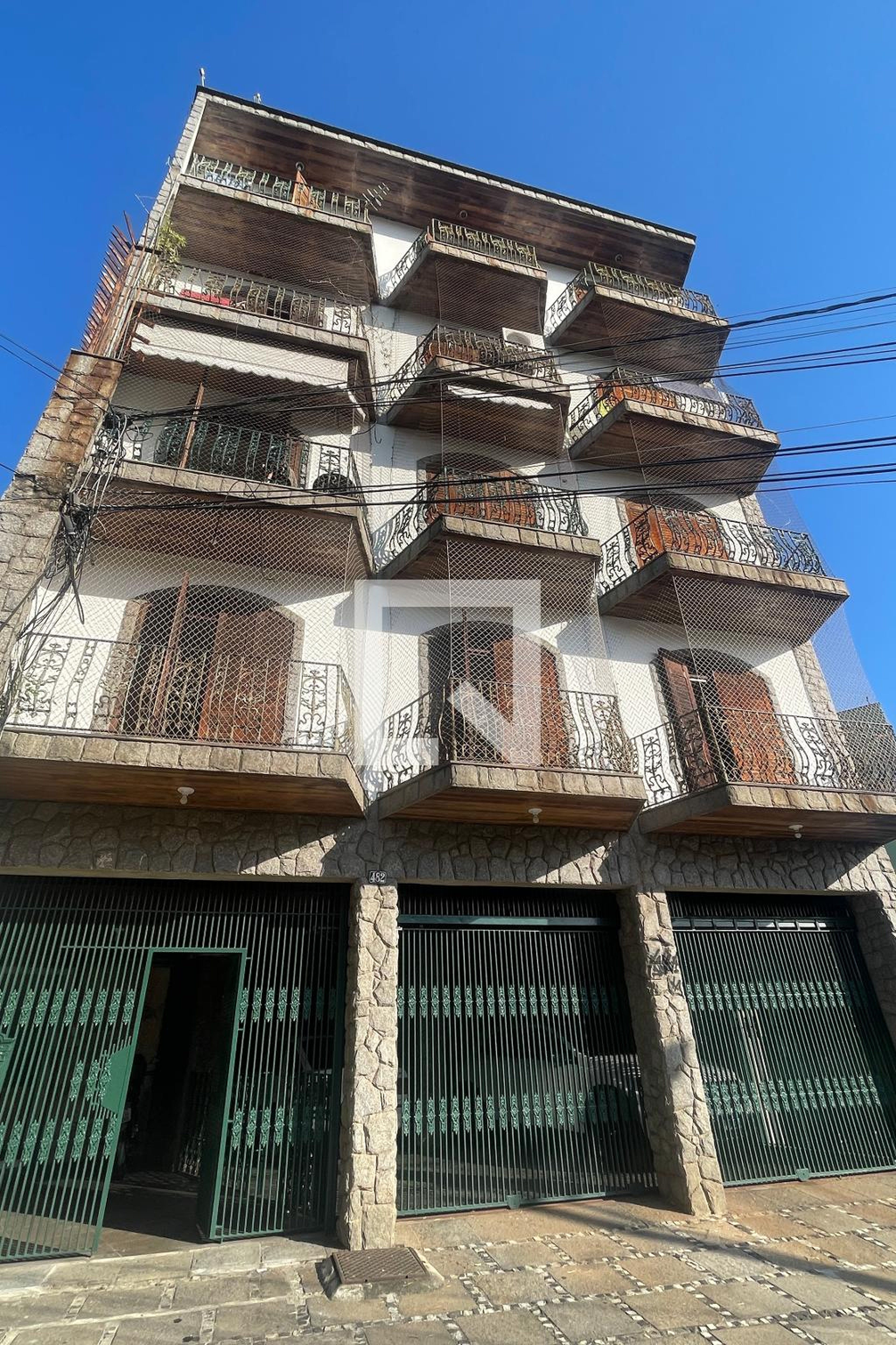 Fachada Condomínio em Rua Voluntários da Pátria, 482