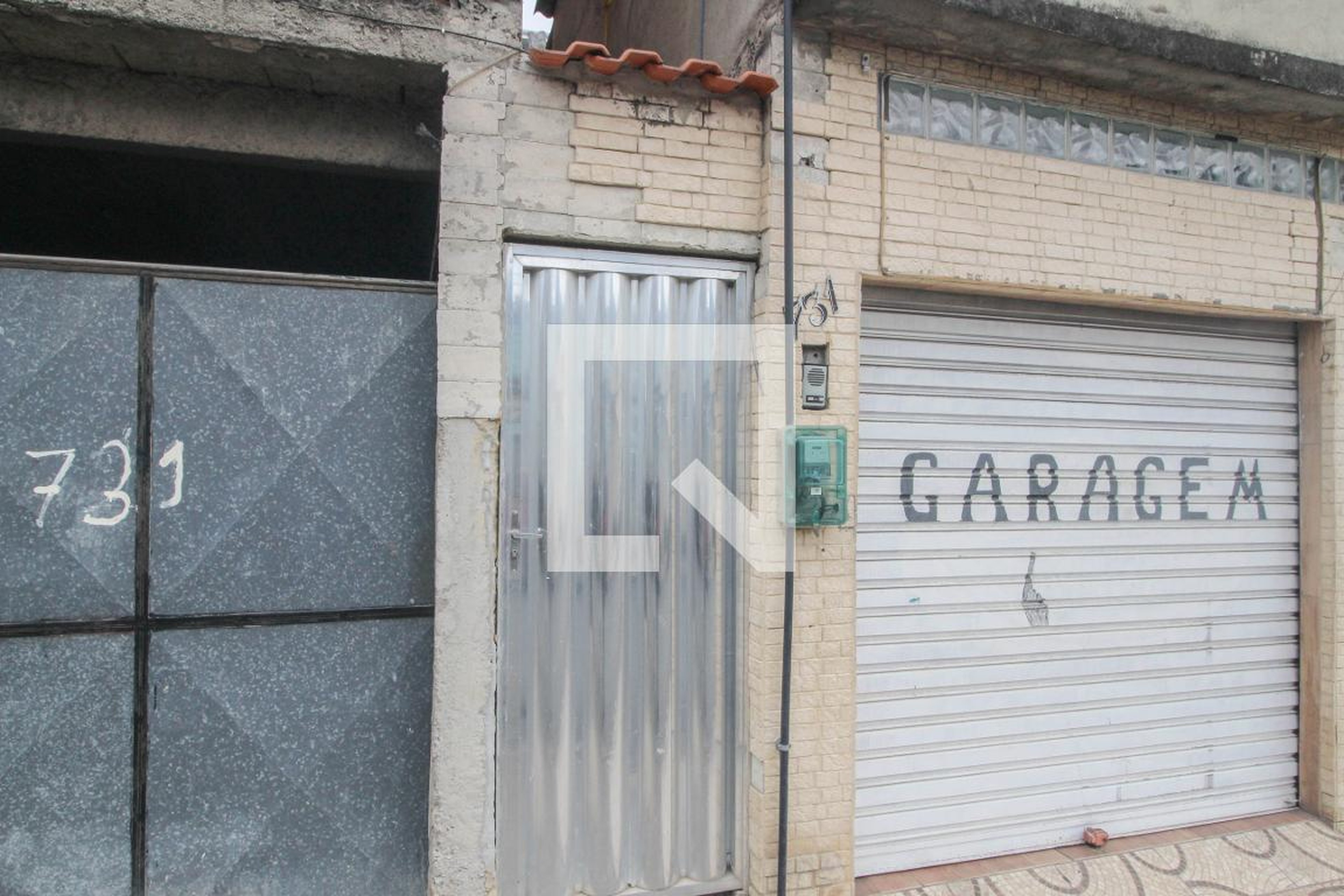 Fachada Condomínio em Rua Barão de Salusse, 731