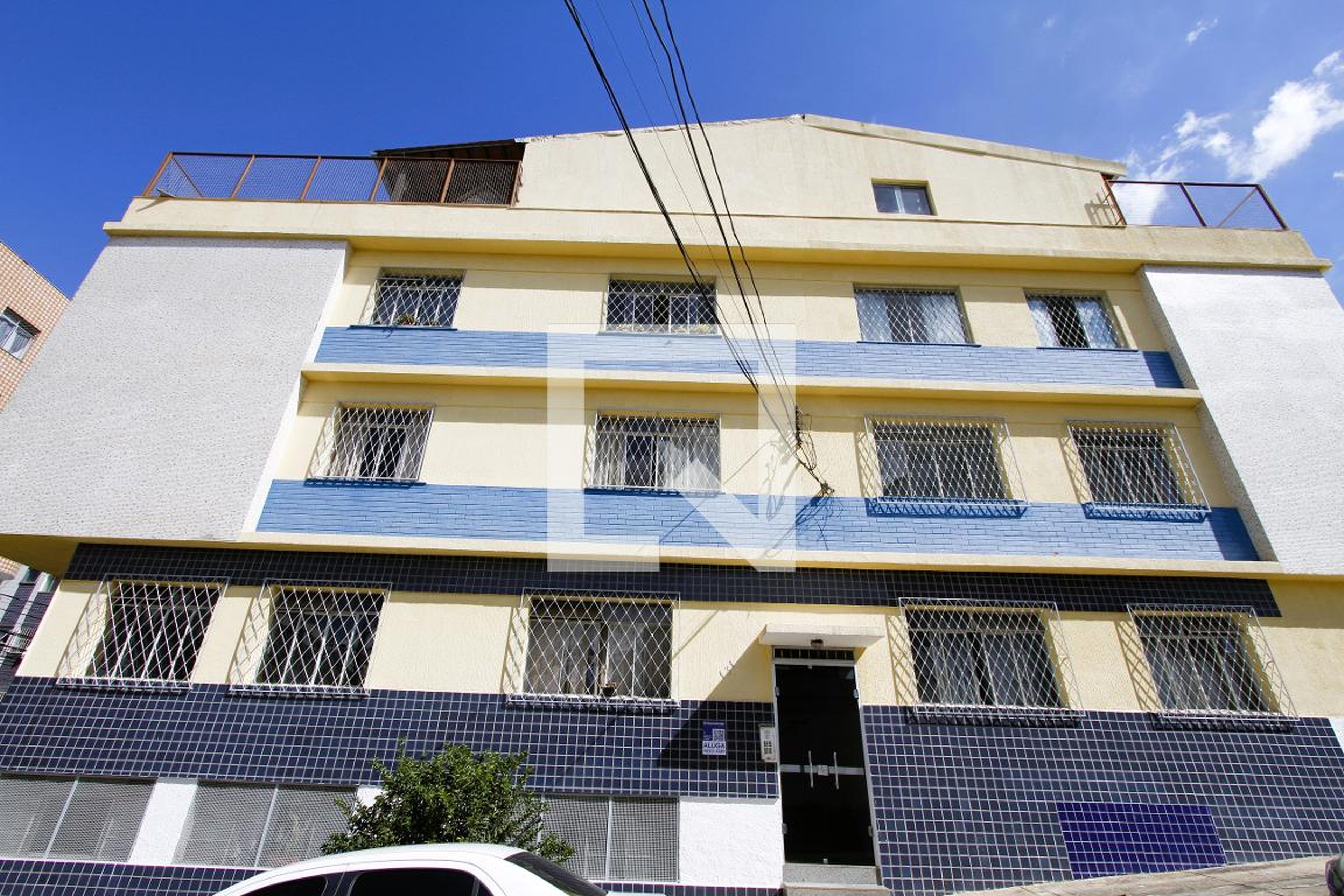 Fachada do Prédio Condomínio em Rua das Camélias, 131